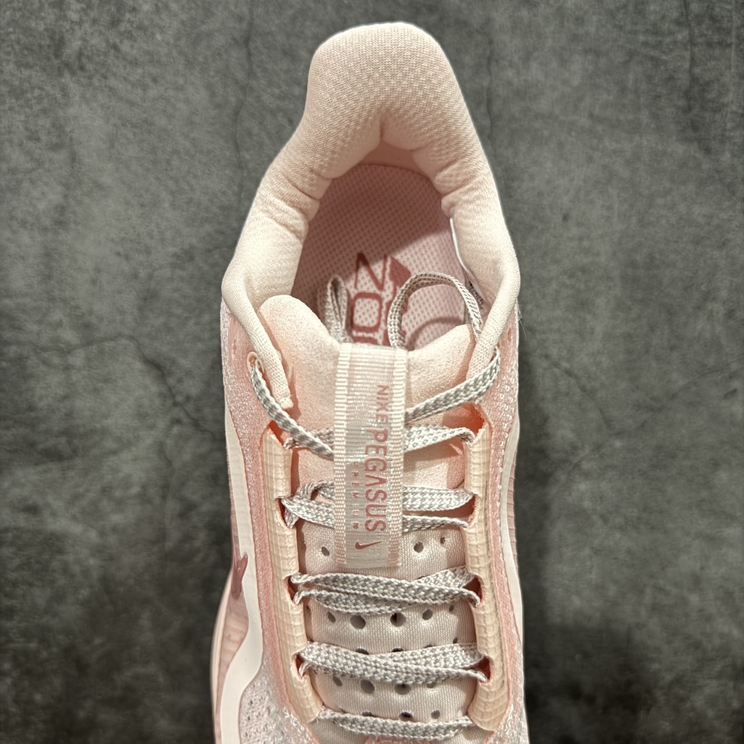 图片[8]-【H11纯原】Nike Pegasus Premium Airscape 舒适百搭减震防滑耐磨透气 低帮跑步鞋     低帮跑步鞋，粉色配色，简约又不失活力，上脚超吸睛。  它不仅颜值高，性能更是一绝！  全掌气垫科技，减震防滑超耐磨，每一步都能感受到强劲回弹，给双脚舒适支撑。  透气鞋面，跑步时双脚也能自由呼吸。    #独家原包 原底原料 开模打造  #原厂鞋标 高精密准度  #原楦原纸板开发 匹配原版98%以上  #后跟弧度 正确呈现  #原厂皮料 质感无敌  #皮料切割干净 无任何毛边 清洁度细节完美    货号：HQ2593-601    尺码：36 36.5 37.5 38 38.5 39 40 40.5 41 42 42.5 43 44 45 46-选品中心