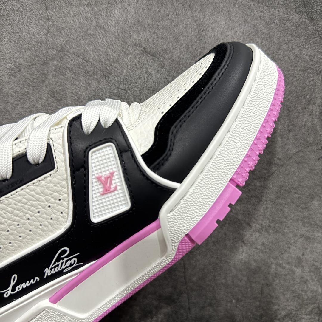 图片[6]-【HS纯原礼盒版福利】 LV Trainer系列高奢运动鞋 新款芯片顶级 潮人必备单品 同步ZP官网空胶工艺 鞋舌、挂饰均镶嵌NFC芯片感应装置 正确胶片断点式设计 中底正确还原原版油印字母比例 1：1原楦格板、楦头、刀磨全新升级！ 独家订制顶级压纹麂皮 原版开模TPU大底 质感原版一致 垫脚聚米微料加透气英伦网布 披靡市场任何版本！细节完美呈现！ 代购指定版本 全新升级最新双盒包装 扫码秒进官网！ 全套包装配件同比原版 尺码： 35-39-选品中心