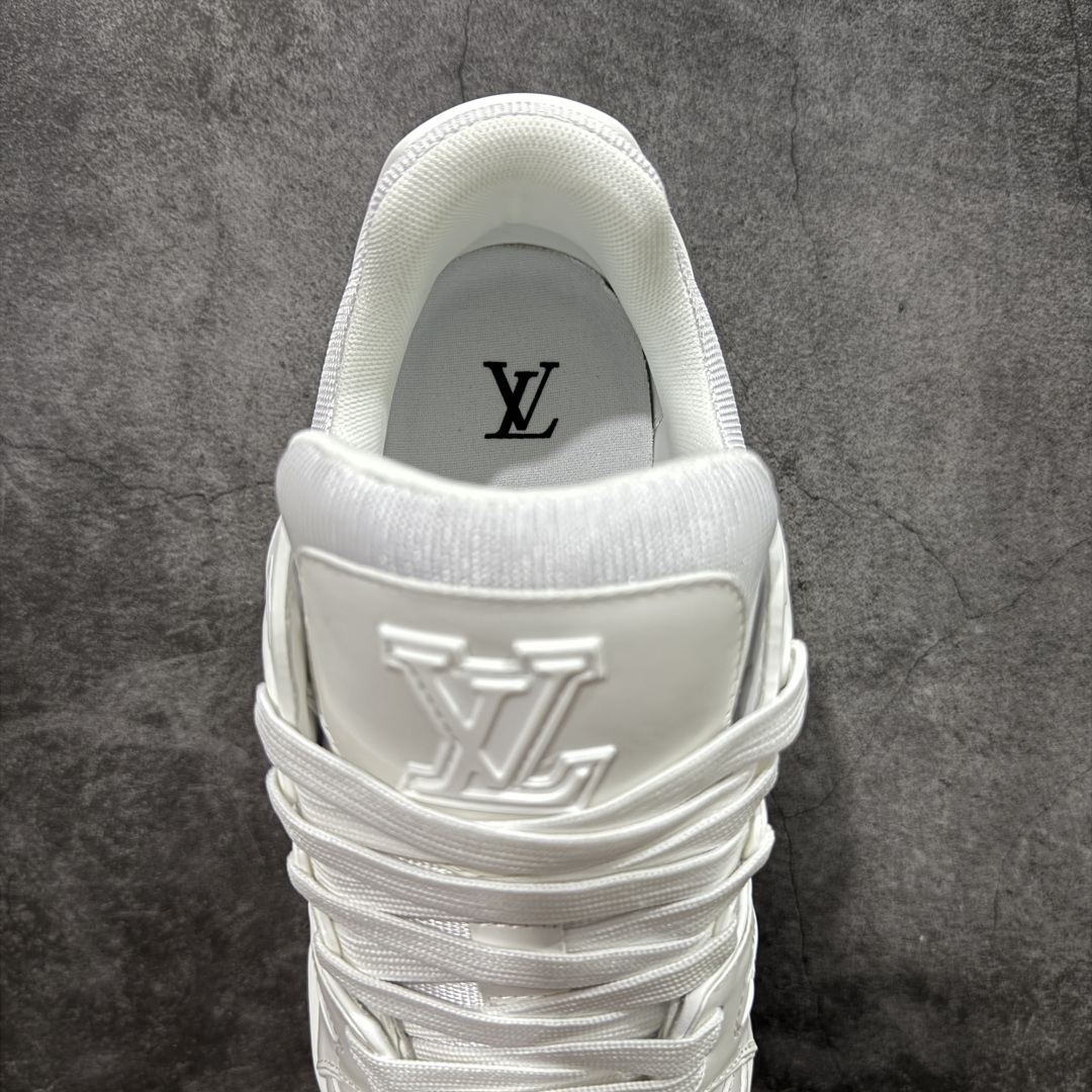 图片[8]-【HS纯原礼盒版福利】 LV Trainer系列高奢运动鞋 新款芯片顶级 潮人必备单品 同步ZP官网空胶工艺 鞋舌、挂饰均镶嵌NFC芯片感应装置 正确胶片断点式设计 中底正确还原原版油印字母比例 1：1原楦格板、楦头、刀磨全新升级！ 独家订制顶级压纹麂皮 原版开模TPU大底 质感原版一致 垫脚聚米微料加透气英伦网布 披靡市场任何版本！细节完美呈现！ 代购指定版本 全新升级最新双盒包装 扫码秒进官网！ 全套包装配件同比原版 尺码： 35-45-选品中心