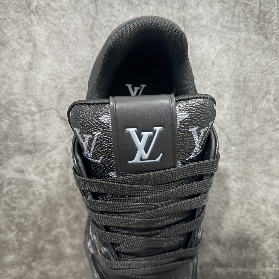 图片[8]-【HS纯原礼盒版福利】 LV Trainer系列高奢运动鞋 新款芯片顶级 潮人必备单品 同步ZP官网空胶工艺 鞋舌、挂饰均镶嵌NFC芯片感应装置 正确胶片断点式设计 中底正确还原原版油印字母比例 1：1原楦格板、楦头、刀磨全新升级！ 独家订制顶级压纹麂皮 原版开模TPU大底 质感原版一致 垫脚聚米微料加透气英伦网布 披靡市场任何版本！细节完美呈现！ 代购指定版本 全新升级最新双盒包装 扫码秒进官网！ 全套包装配件同比原版 尺码： 39-45-选品中心