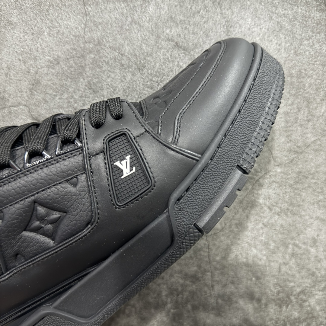 图片[6]-【HS纯原礼盒版福利】 LV Trainer系列高奢运动鞋 新款芯片顶级 潮人必备单品 同步ZP官网空胶工艺 鞋舌、挂饰均镶嵌NFC芯片感应装置 正确胶片断点式设计 中底正确还原原版油印字母比例 1：1原楦格板、楦头、刀磨全新升级！ 独家订制顶级压纹麂皮 原版开模TPU大底 质感原版一致 垫脚聚米微料加透气英伦网布 披靡市场任何版本！细节完美呈现！ 代购指定版本 全新升级最新双盒包装 扫码秒进官网！ 全套包装配件同比原版 尺码： 35-45-选品中心