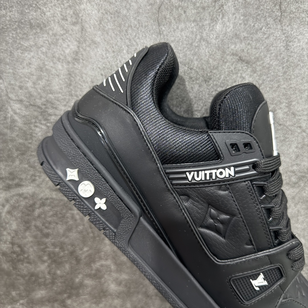 图片[7]-【HS纯原礼盒版福利】 LV Trainer系列高奢运动鞋 新款芯片顶级 潮人必备单品 同步ZP官网空胶工艺 鞋舌、挂饰均镶嵌NFC芯片感应装置 正确胶片断点式设计 中底正确还原原版油印字母比例 1：1原楦格板、楦头、刀磨全新升级！ 独家订制顶级压纹麂皮 原版开模TPU大底 质感原版一致 垫脚聚米微料加透气英伦网布 披靡市场任何版本！细节完美呈现！ 代购指定版本 全新升级最新双盒包装 扫码秒进官网！ 全套包装配件同比原版 尺码： 35-45-选品中心