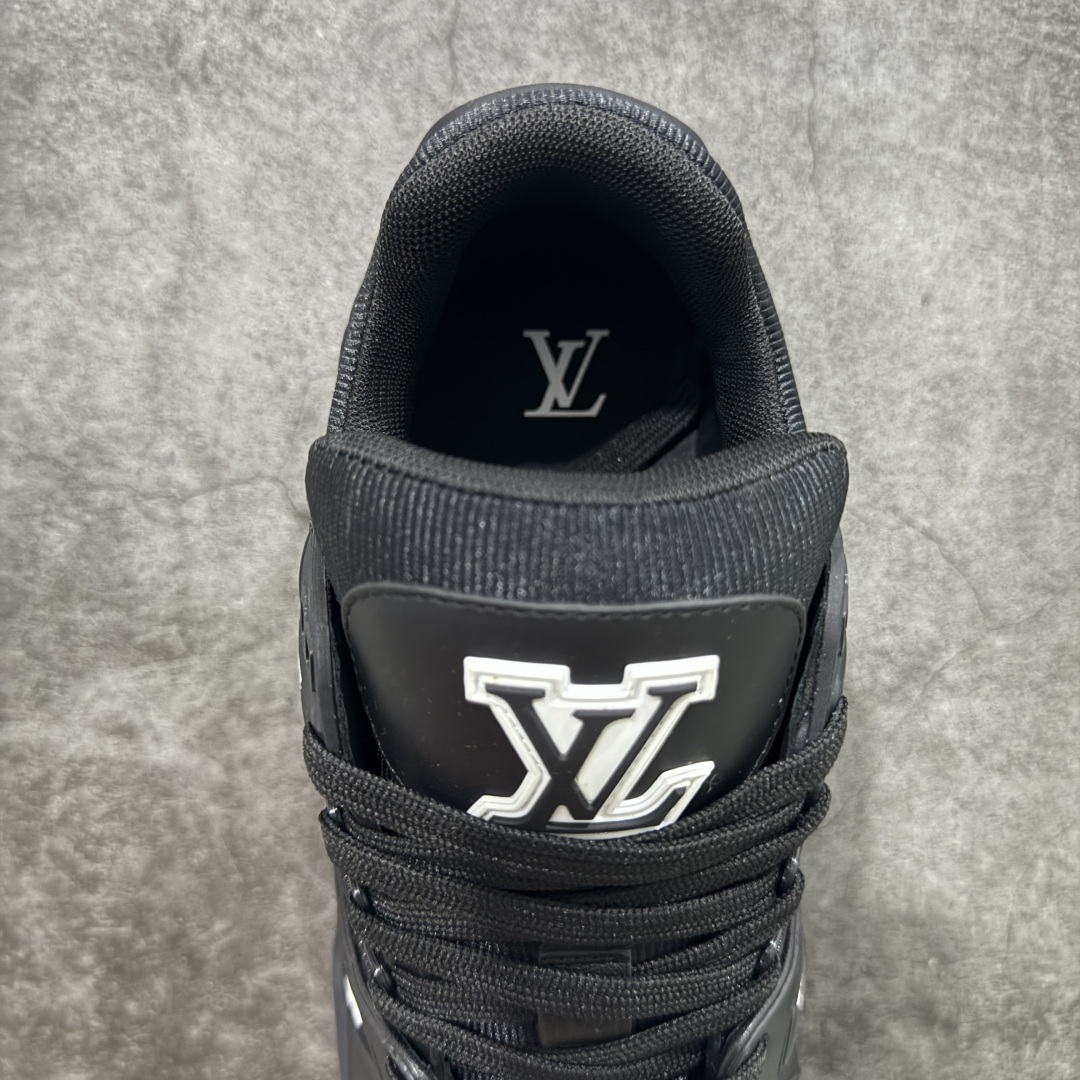 图片[8]-【HS纯原礼盒版福利】 LV Trainer系列高奢运动鞋 新款芯片顶级 潮人必备单品 同步ZP官网空胶工艺 鞋舌、挂饰均镶嵌NFC芯片感应装置 正确胶片断点式设计 中底正确还原原版油印字母比例 1：1原楦格板、楦头、刀磨全新升级！ 独家订制顶级压纹麂皮 原版开模TPU大底 质感原版一致 垫脚聚米微料加透气英伦网布 披靡市场任何版本！细节完美呈现！ 代购指定版本 全新升级最新双盒包装 扫码秒进官网！ 全套包装配件同比原版 尺码： 35-45-选品中心