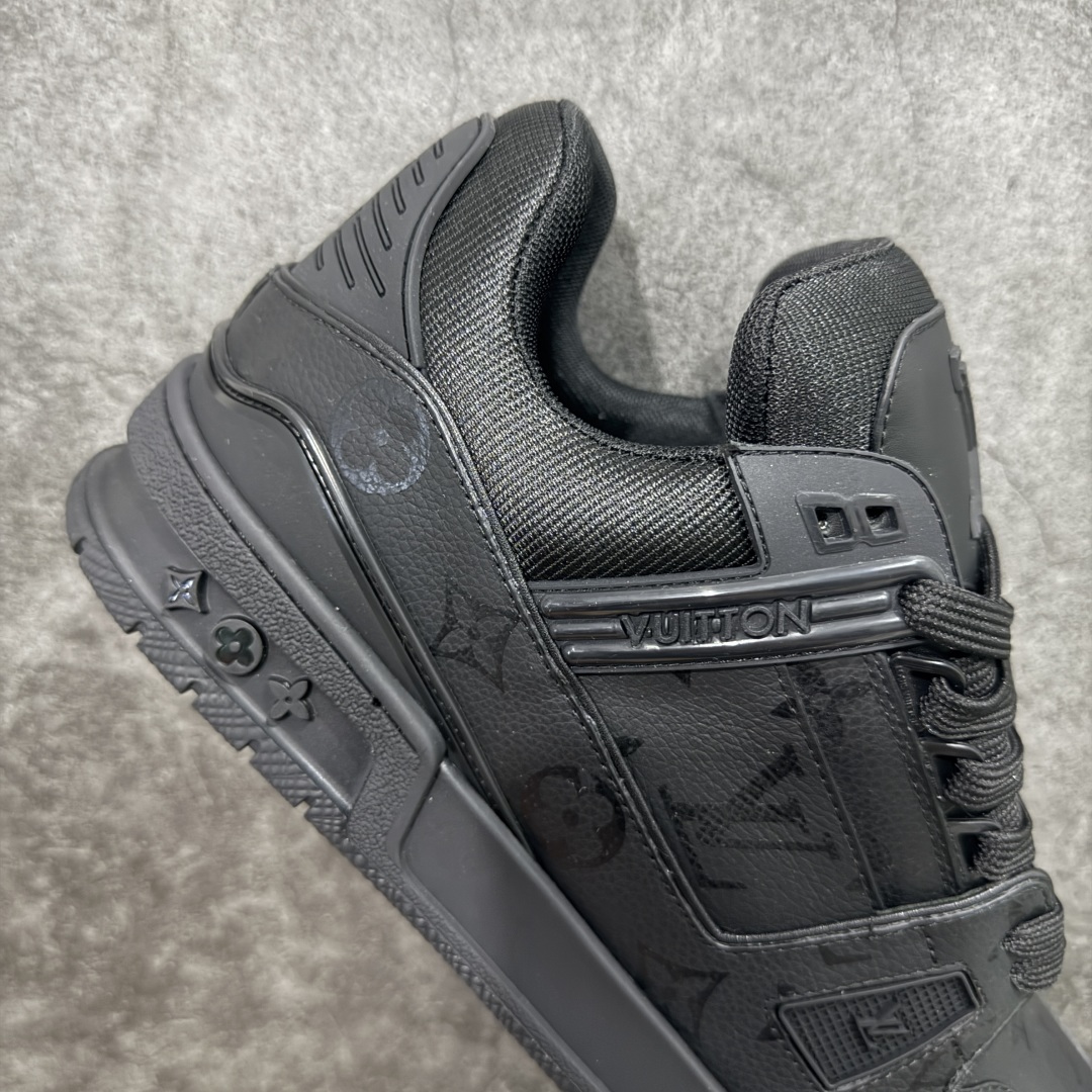 图片[7]-【HS纯原礼盒版福利】 LV Trainer系列高奢运动鞋 新款芯片顶级 潮人必备单品 同步ZP官网空胶工艺 鞋舌、挂饰均镶嵌NFC芯片感应装置 正确胶片断点式设计 中底正确还原原版油印字母比例 1：1原楦格板、楦头、刀磨全新升级！ 独家订制顶级压纹麂皮 原版开模TPU大底 质感原版一致 垫脚聚米微料加透气英伦网布 披靡市场任何版本！细节完美呈现！ 代购指定版本 全新升级最新双盒包装 扫码秒进官网！ 全套包装配件同比原版 尺码： 39-45-选品中心