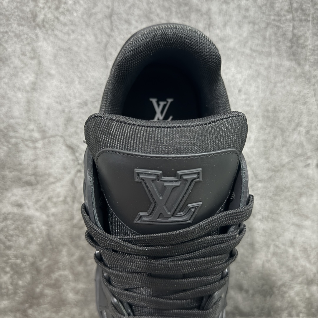 图片[8]-【HS纯原礼盒版福利】 LV Trainer系列高奢运动鞋 新款芯片顶级 潮人必备单品 同步ZP官网空胶工艺 鞋舌、挂饰均镶嵌NFC芯片感应装置 正确胶片断点式设计 中底正确还原原版油印字母比例 1：1原楦格板、楦头、刀磨全新升级！ 独家订制顶级压纹麂皮 原版开模TPU大底 质感原版一致 垫脚聚米微料加透气英伦网布 披靡市场任何版本！细节完美呈现！ 代购指定版本 全新升级最新双盒包装 扫码秒进官网！ 全套包装配件同比原版 尺码： 39-45-选品中心