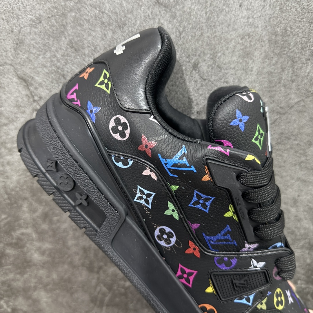 图片[7]-【HS纯原礼盒版福利】 LV Trainer系列高奢运动鞋 新款芯片顶级 潮人必备单品 同步ZP官网空胶工艺 鞋舌、挂饰均镶嵌NFC芯片感应装置 正确胶片断点式设计 中底正确还原原版油印字母比例 1：1原楦格板、楦头、刀磨全新升级！ 独家订制顶级压纹麂皮 原版开模TPU大底 质感原版一致 垫脚聚米微料加透气英伦网布 披靡市场任何版本！细节完美呈现！ 代购指定版本 全新升级最新双盒包装 扫码秒进官网！ 全套包装配件同比原版 尺码： 39-45-选品中心