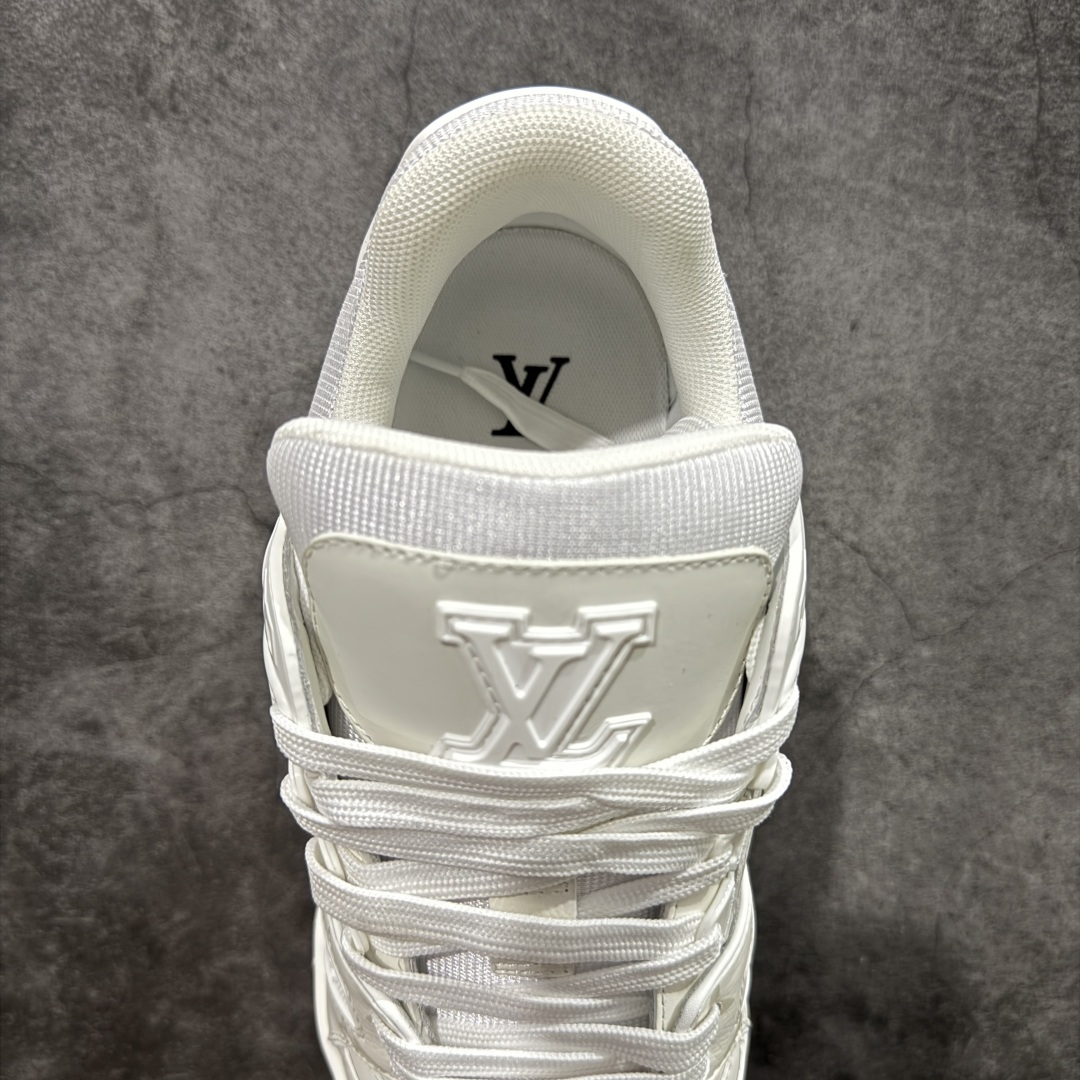 图片[8]-【HS纯原礼盒版福利】 LV Trainer系列高奢运动鞋 新款芯片顶级 潮人必备单品 同步ZP官网空胶工艺 鞋舌、挂饰均镶嵌NFC芯片感应装置 正确胶片断点式设计 中底正确还原原版油印字母比例 1：1原楦格板、楦头、刀磨全新升级！ 独家订制顶级压纹麂皮 原版开模TPU大底 质感原版一致 垫脚聚米微料加透气英伦网布 披靡市场任何版本！细节完美呈现！ 代购指定版本 全新升级最新双盒包装 扫码秒进官网！ 全套包装配件同比原版 尺码： 39-45-选品中心