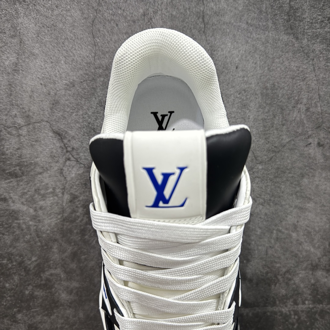 图片[8]-【HS纯原礼盒版福利】 LV Trainer系列高奢运动鞋 新款芯片顶级 潮人必备单品 同步ZP官网空胶工艺 鞋舌、挂饰均镶嵌NFC芯片感应装置 正确胶片断点式设计 中底正确还原原版油印字母比例 1：1原楦格板、楦头、刀磨全新升级！ 独家订制顶级压纹麂皮 原版开模TPU大底 质感原版一致 垫脚聚米微料加透气英伦网布 披靡市场任何版本！细节完美呈现！ 代购指定版本 全新升级最新双盒包装 扫码秒进官网！ 全套包装配件同比原版 尺码： 39-45-选品中心