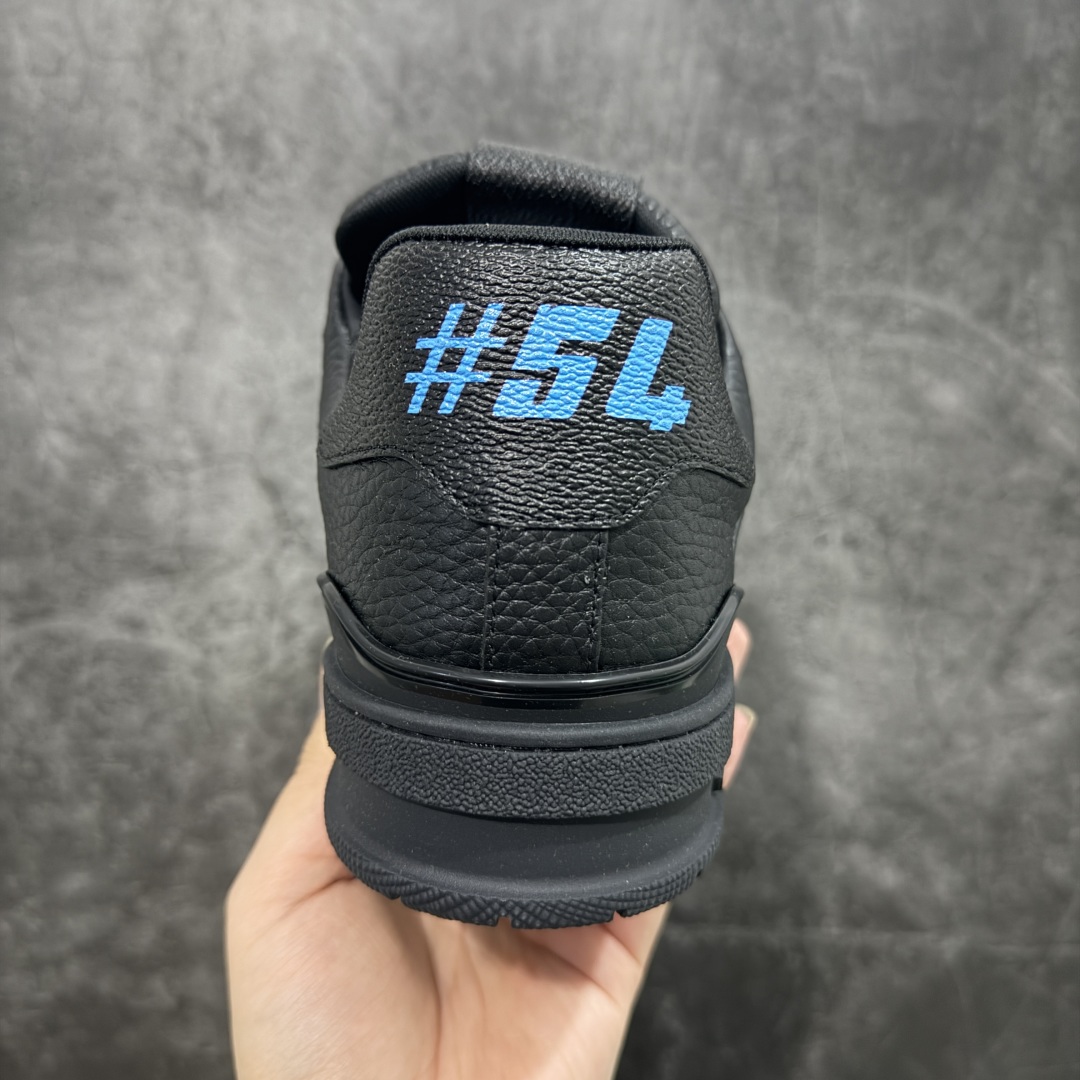 图片[4]-【HS纯原礼盒版福利】 LV Trainer系列高奢运动鞋 新款芯片顶级 潮人必备单品 同步ZP官网空胶工艺 鞋舌、挂饰均镶嵌NFC芯片感应装置 正确胶片断点式设计 中底正确还原原版油印字母比例 1：1原楦格板、楦头、刀磨全新升级！ 独家订制顶级压纹麂皮 原版开模TPU大底 质感原版一致 垫脚聚米微料加透气英伦网布 披靡市场任何版本！细节完美呈现！ 代购指定版本 全新升级最新双盒包装 扫码秒进官网！ 全套包装配件同比原版 尺码： 39-45-选品中心