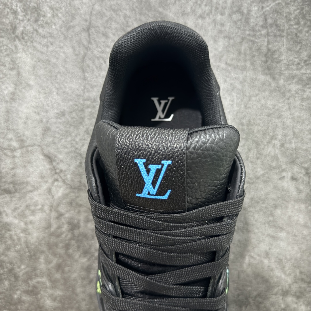 图片[8]-【HS纯原礼盒版福利】 LV Trainer系列高奢运动鞋 新款芯片顶级 潮人必备单品 同步ZP官网空胶工艺 鞋舌、挂饰均镶嵌NFC芯片感应装置 正确胶片断点式设计 中底正确还原原版油印字母比例 1：1原楦格板、楦头、刀磨全新升级！ 独家订制顶级压纹麂皮 原版开模TPU大底 质感原版一致 垫脚聚米微料加透气英伦网布 披靡市场任何版本！细节完美呈现！ 代购指定版本 全新升级最新双盒包装 扫码秒进官网！ 全套包装配件同比原版 尺码： 39-45-选品中心