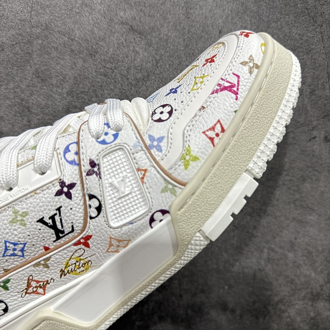 图片[6]-【HS纯原礼盒版福利】 LV Trainer系列高奢运动鞋 新款芯片顶级 潮人必备单品 同步ZP官网空胶工艺 鞋舌、挂饰均镶嵌NFC芯片感应装置 正确胶片断点式设计 中底正确还原原版油印字母比例 1：1原楦格板、楦头、刀磨全新升级！ 独家订制顶级压纹麂皮 原版开模TPU大底 质感原版一致 垫脚聚米微料加透气英伦网布 披靡市场任何版本！细节完美呈现！ 代购指定版本 全新升级最新双盒包装 扫码秒进官网！ 全套包装配件同比原版 尺码： 35-45-选品中心