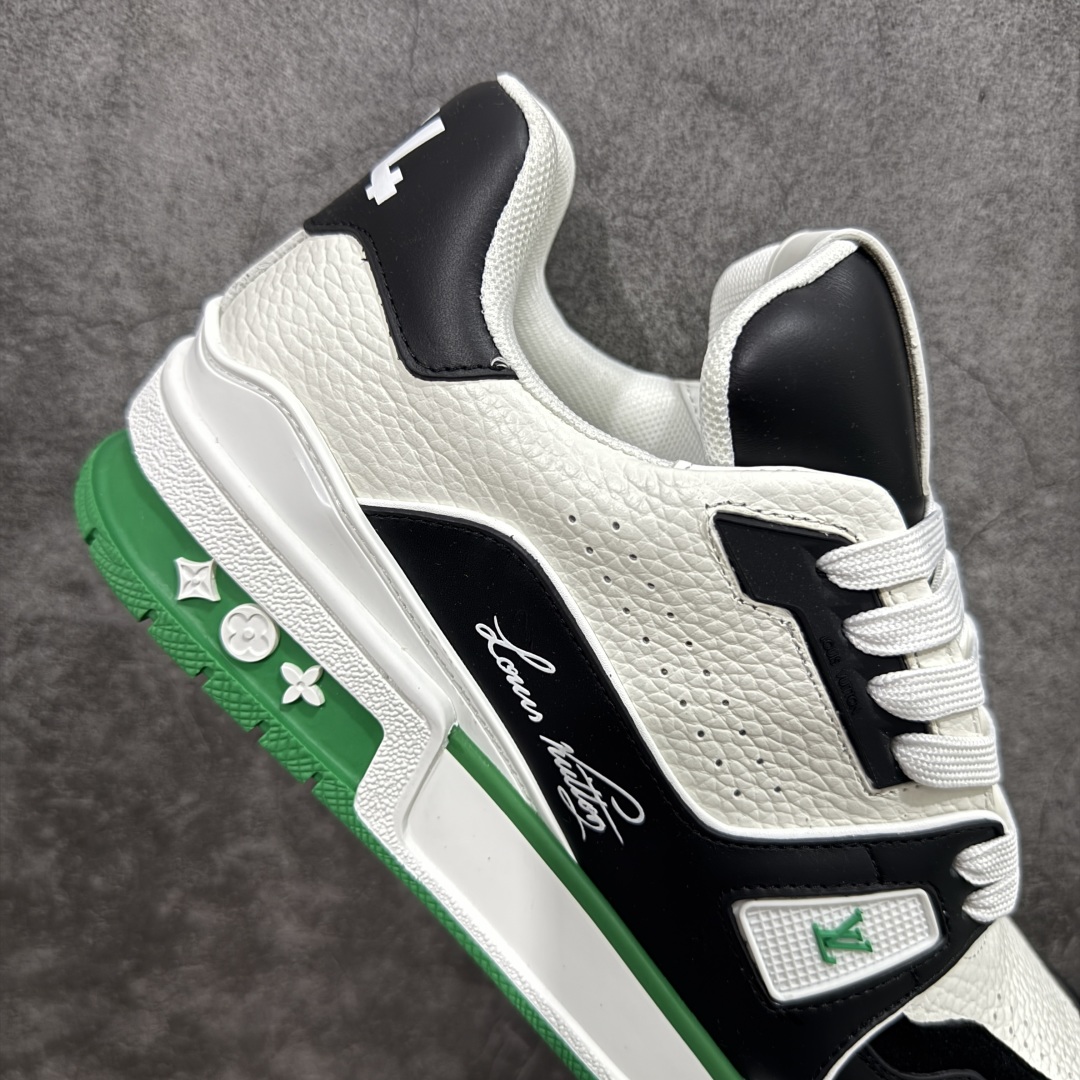 图片[7]-【HS纯原礼盒版福利】 LV Trainer系列高奢运动鞋 新款芯片顶级 潮人必备单品 同步ZP官网空胶工艺 鞋舌、挂饰均镶嵌NFC芯片感应装置 正确胶片断点式设计 中底正确还原原版油印字母比例 1：1原楦格板、楦头、刀磨全新升级！ 独家订制顶级压纹麂皮 原版开模TPU大底 质感原版一致 垫脚聚米微料加透气英伦网布 披靡市场任何版本！细节完美呈现！ 代购指定版本 全新升级最新双盒包装 扫码秒进官网！ 全套包装配件同比原版 尺码： 39-45-选品中心