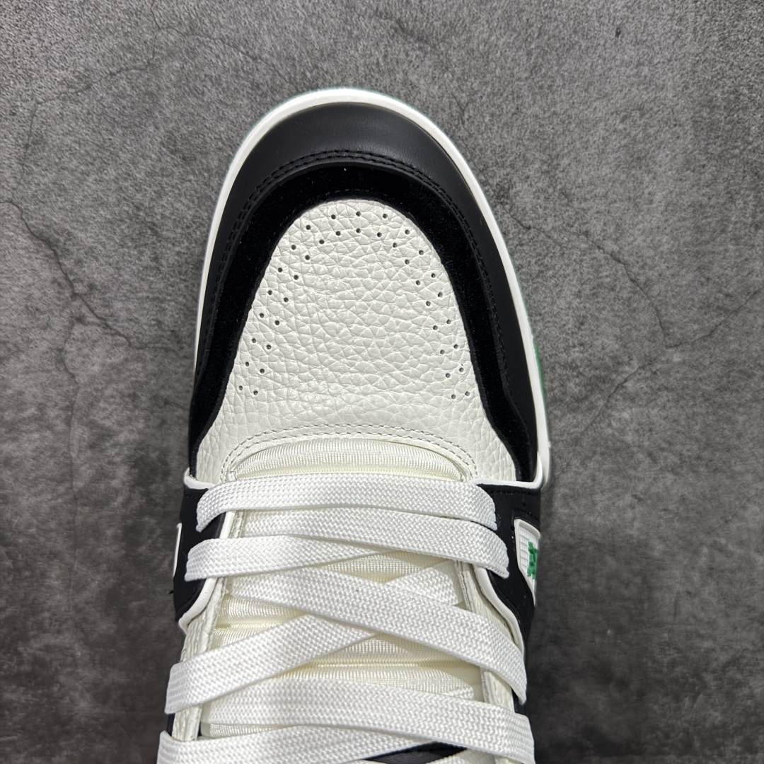 图片[5]-【HS纯原礼盒版福利】 LV Trainer系列高奢运动鞋 新款芯片顶级 潮人必备单品 同步ZP官网空胶工艺 鞋舌、挂饰均镶嵌NFC芯片感应装置 正确胶片断点式设计 中底正确还原原版油印字母比例 1：1原楦格板、楦头、刀磨全新升级！ 独家订制顶级压纹麂皮 原版开模TPU大底 质感原版一致 垫脚聚米微料加透气英伦网布 披靡市场任何版本！细节完美呈现！ 代购指定版本 全新升级最新双盒包装 扫码秒进官网！ 全套包装配件同比原版 尺码： 39-45-选品中心