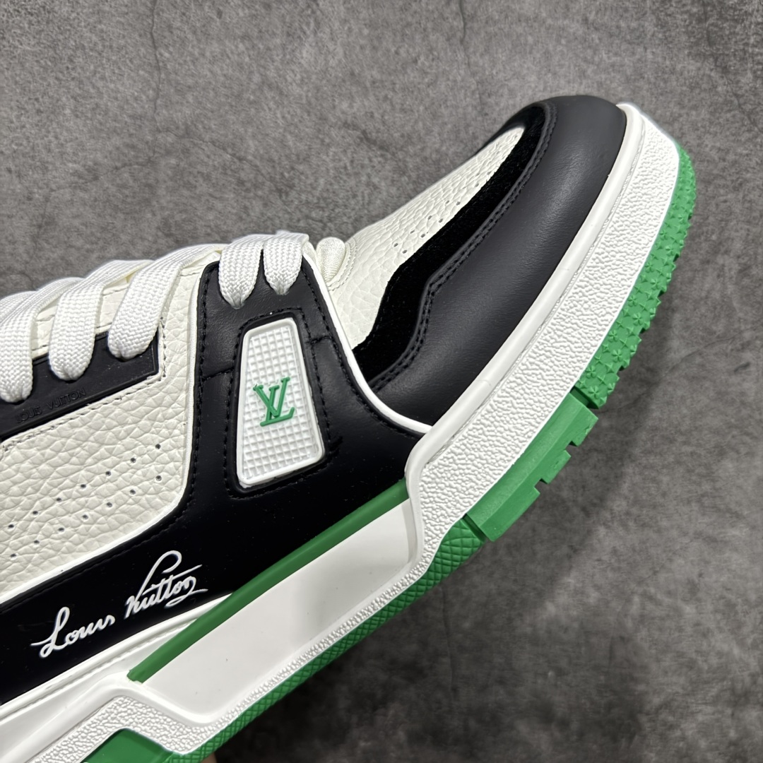 图片[6]-【HS纯原礼盒版福利】 LV Trainer系列高奢运动鞋 新款芯片顶级 潮人必备单品 同步ZP官网空胶工艺 鞋舌、挂饰均镶嵌NFC芯片感应装置 正确胶片断点式设计 中底正确还原原版油印字母比例 1：1原楦格板、楦头、刀磨全新升级！ 独家订制顶级压纹麂皮 原版开模TPU大底 质感原版一致 垫脚聚米微料加透气英伦网布 披靡市场任何版本！细节完美呈现！ 代购指定版本 全新升级最新双盒包装 扫码秒进官网！ 全套包装配件同比原版 尺码： 39-45-选品中心