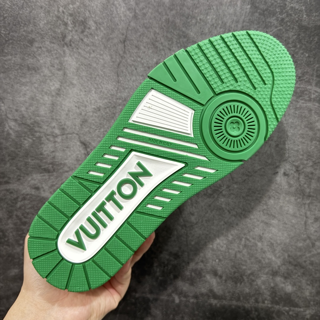 图片[9]-【HS纯原礼盒版福利】 LV Trainer系列高奢运动鞋 新款芯片顶级 潮人必备单品 同步ZP官网空胶工艺 鞋舌、挂饰均镶嵌NFC芯片感应装置 正确胶片断点式设计 中底正确还原原版油印字母比例 1：1原楦格板、楦头、刀磨全新升级！ 独家订制顶级压纹麂皮 原版开模TPU大底 质感原版一致 垫脚聚米微料加透气英伦网布 披靡市场任何版本！细节完美呈现！ 代购指定版本 全新升级最新双盒包装 扫码秒进官网！ 全套包装配件同比原版 尺码： 39-45-选品中心