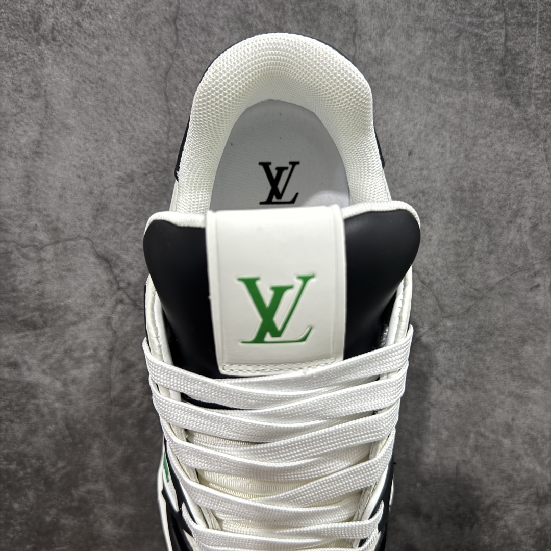 图片[8]-【HS纯原礼盒版福利】 LV Trainer系列高奢运动鞋 新款芯片顶级 潮人必备单品 同步ZP官网空胶工艺 鞋舌、挂饰均镶嵌NFC芯片感应装置 正确胶片断点式设计 中底正确还原原版油印字母比例 1：1原楦格板、楦头、刀磨全新升级！ 独家订制顶级压纹麂皮 原版开模TPU大底 质感原版一致 垫脚聚米微料加透气英伦网布 披靡市场任何版本！细节完美呈现！ 代购指定版本 全新升级最新双盒包装 扫码秒进官网！ 全套包装配件同比原版 尺码： 39-45-选品中心