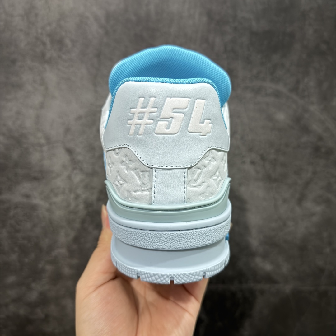 图片[4]-【HS纯原礼盒版福利】 LV Trainer系列高奢运动鞋 新款芯片顶级 潮人必备单品 同步ZP官网空胶工艺 鞋舌、挂饰均镶嵌NFC芯片感应装置 正确胶片断点式设计 中底正确还原原版油印字母比例 1：1原楦格板、楦头、刀磨全新升级！ 独家订制顶级压纹麂皮 原版开模TPU大底 质感原版一致 垫脚聚米微料加透气英伦网布 披靡市场任何版本！细节完美呈现！ 代购指定版本 全新升级最新双盒包装 扫码秒进官网！ 全套包装配件同比原版 尺码： 39-45-选品中心