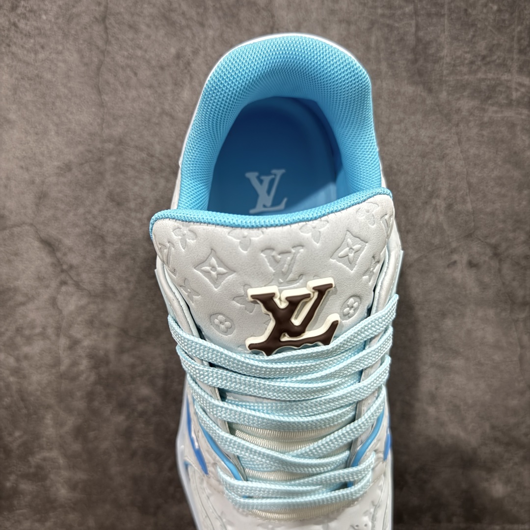 图片[8]-【HS纯原礼盒版福利】 LV Trainer系列高奢运动鞋 新款芯片顶级 潮人必备单品 同步ZP官网空胶工艺 鞋舌、挂饰均镶嵌NFC芯片感应装置 正确胶片断点式设计 中底正确还原原版油印字母比例 1：1原楦格板、楦头、刀磨全新升级！ 独家订制顶级压纹麂皮 原版开模TPU大底 质感原版一致 垫脚聚米微料加透气英伦网布 披靡市场任何版本！细节完美呈现！ 代购指定版本 全新升级最新双盒包装 扫码秒进官网！ 全套包装配件同比原版 尺码： 39-45-选品中心