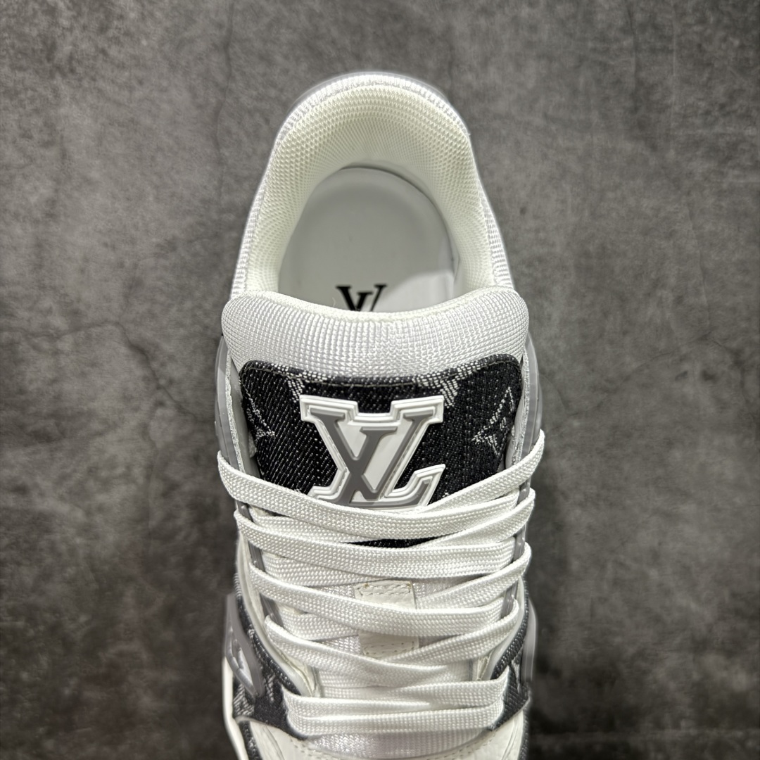 图片[8]-【HS纯原礼盒版福利】 LV Trainer系列高奢运动鞋 新款芯片顶级 潮人必备单品 同步ZP官网空胶工艺 鞋舌、挂饰均镶嵌NFC芯片感应装置 正确胶片断点式设计 中底正确还原原版油印字母比例 1：1原楦格板、楦头、刀磨全新升级！ 独家订制顶级压纹麂皮 原版开模TPU大底 质感原版一致 垫脚聚米微料加透气英伦网布 披靡市场任何版本！细节完美呈现！ 代购指定版本 全新升级最新双盒包装 扫码秒进官网！ 全套包装配件同比原版 尺码： 35-45-选品中心