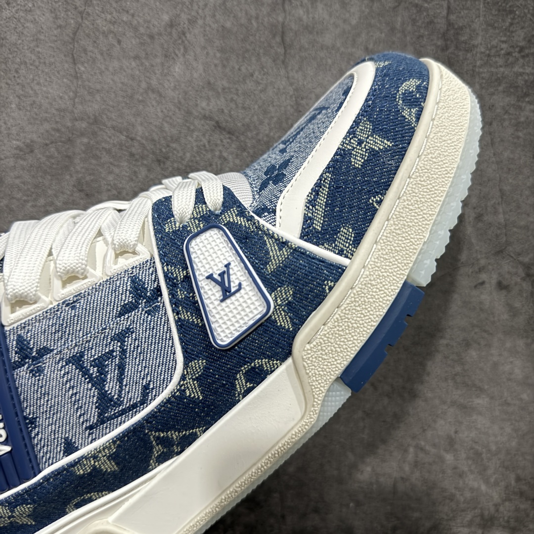 图片[6]-【HS纯原礼盒版福利】 LV Trainer系列高奢运动鞋 新款芯片顶级 潮人必备单品 同步ZP官网空胶工艺 鞋舌、挂饰均镶嵌NFC芯片感应装置 正确胶片断点式设计 中底正确还原原版油印字母比例 1：1原楦格板、楦头、刀磨全新升级！ 独家订制顶级压纹麂皮 原版开模TPU大底 质感原版一致 垫脚聚米微料加透气英伦网布 披靡市场任何版本！细节完美呈现！ 代购指定版本 全新升级最新双盒包装 扫码秒进官网！ 全套包装配件同比原版 尺码： 35-45-选品中心
