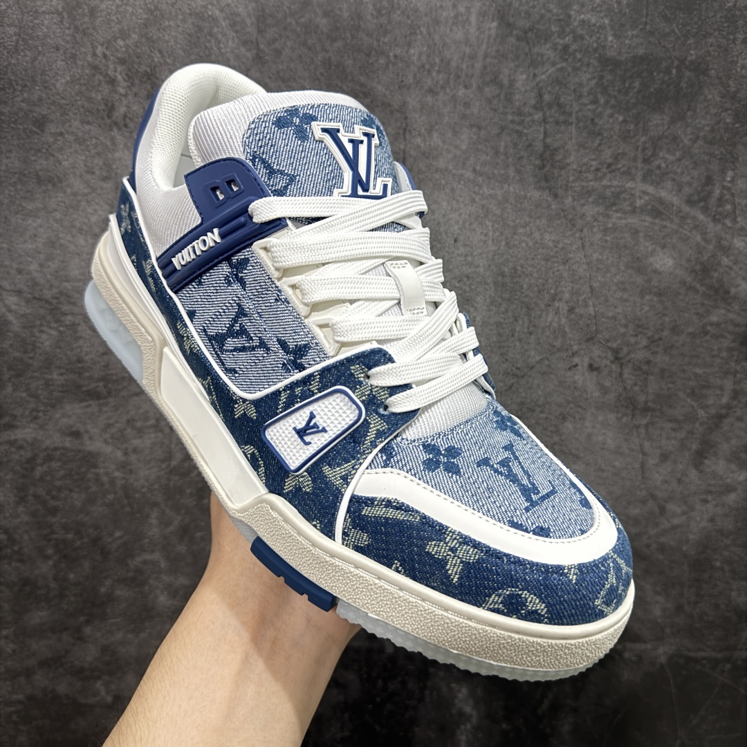 图片[3]-【HS纯原礼盒版福利】 LV Trainer系列高奢运动鞋 新款芯片顶级 潮人必备单品 同步ZP官网空胶工艺 鞋舌、挂饰均镶嵌NFC芯片感应装置 正确胶片断点式设计 中底正确还原原版油印字母比例 1：1原楦格板、楦头、刀磨全新升级！ 独家订制顶级压纹麂皮 原版开模TPU大底 质感原版一致 垫脚聚米微料加透气英伦网布 披靡市场任何版本！细节完美呈现！ 代购指定版本 全新升级最新双盒包装 扫码秒进官网！ 全套包装配件同比原版 尺码： 35-45-选品中心