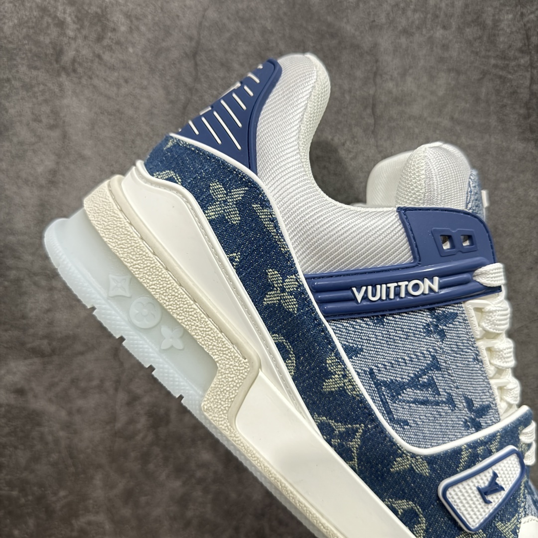 图片[7]-【HS纯原礼盒版福利】 LV Trainer系列高奢运动鞋 新款芯片顶级 潮人必备单品 同步ZP官网空胶工艺 鞋舌、挂饰均镶嵌NFC芯片感应装置 正确胶片断点式设计 中底正确还原原版油印字母比例 1：1原楦格板、楦头、刀磨全新升级！ 独家订制顶级压纹麂皮 原版开模TPU大底 质感原版一致 垫脚聚米微料加透气英伦网布 披靡市场任何版本！细节完美呈现！ 代购指定版本 全新升级最新双盒包装 扫码秒进官网！ 全套包装配件同比原版 尺码： 35-45-选品中心