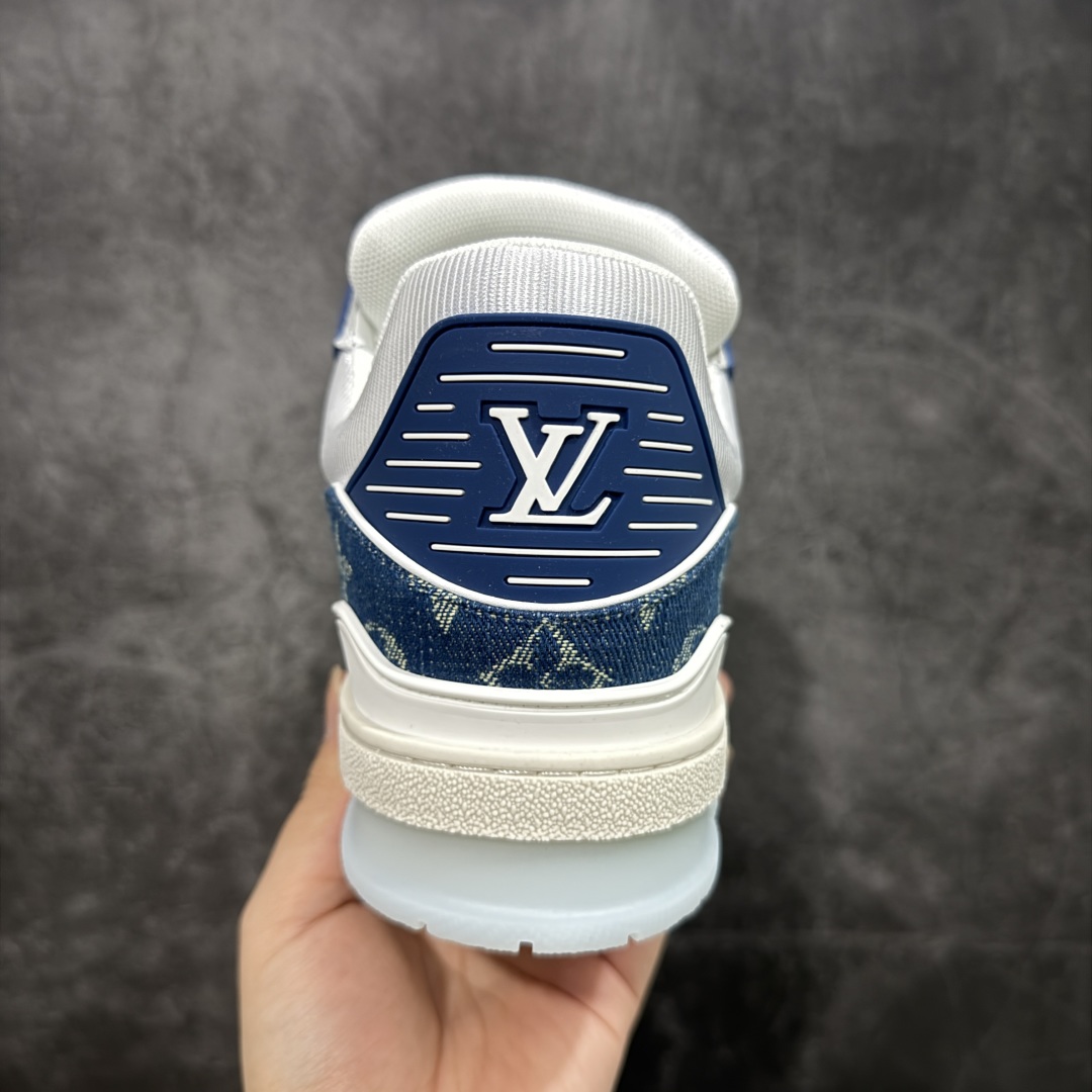 图片[4]-【HS纯原礼盒版福利】 LV Trainer系列高奢运动鞋 新款芯片顶级 潮人必备单品 同步ZP官网空胶工艺 鞋舌、挂饰均镶嵌NFC芯片感应装置 正确胶片断点式设计 中底正确还原原版油印字母比例 1：1原楦格板、楦头、刀磨全新升级！ 独家订制顶级压纹麂皮 原版开模TPU大底 质感原版一致 垫脚聚米微料加透气英伦网布 披靡市场任何版本！细节完美呈现！ 代购指定版本 全新升级最新双盒包装 扫码秒进官网！ 全套包装配件同比原版 尺码： 35-45-选品中心