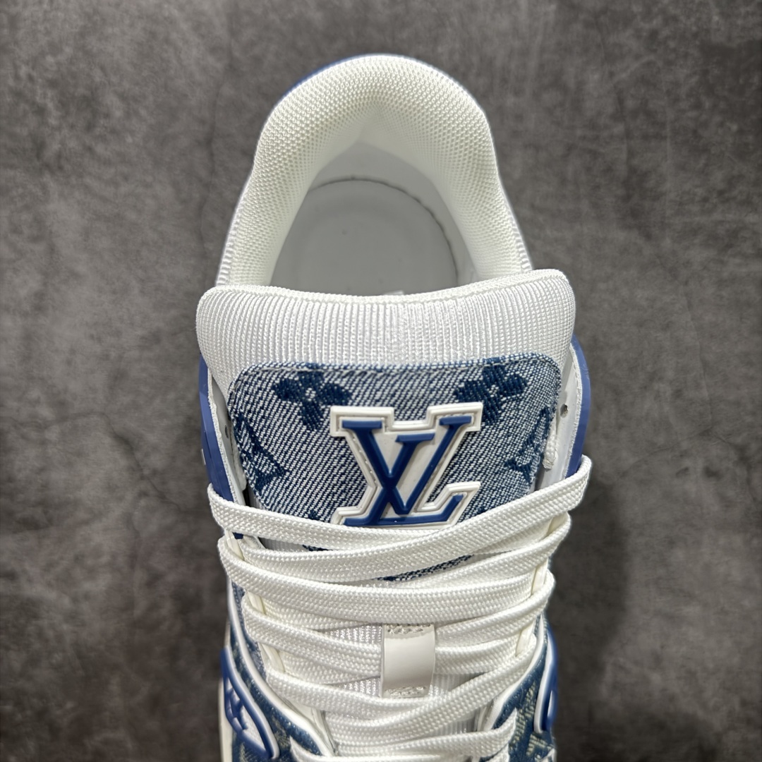 图片[8]-【HS纯原礼盒版福利】 LV Trainer系列高奢运动鞋 新款芯片顶级 潮人必备单品 同步ZP官网空胶工艺 鞋舌、挂饰均镶嵌NFC芯片感应装置 正确胶片断点式设计 中底正确还原原版油印字母比例 1：1原楦格板、楦头、刀磨全新升级！ 独家订制顶级压纹麂皮 原版开模TPU大底 质感原版一致 垫脚聚米微料加透气英伦网布 披靡市场任何版本！细节完美呈现！ 代购指定版本 全新升级最新双盒包装 扫码秒进官网！ 全套包装配件同比原版 尺码： 35-45-选品中心