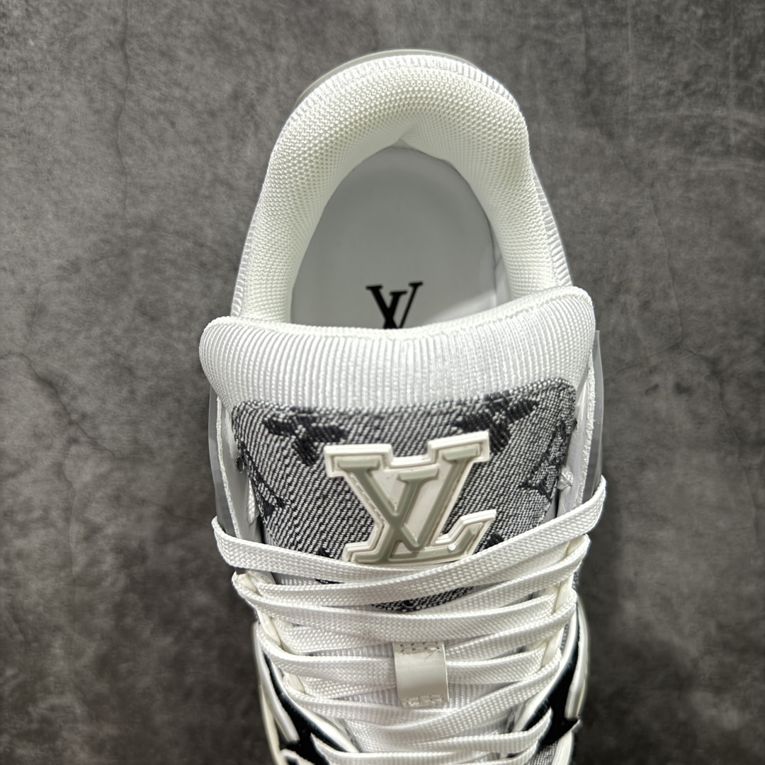 图片[8]-【HS纯原礼盒版福利】 LV Trainer系列高奢运动鞋 新款芯片顶级 潮人必备单品 同步ZP官网空胶工艺 鞋舌、挂饰均镶嵌NFC芯片感应装置 正确胶片断点式设计 中底正确还原原版油印字母比例 1：1原楦格板、楦头、刀磨全新升级！ 独家订制顶级压纹麂皮 原版开模TPU大底 质感原版一致 垫脚聚米微料加透气英伦网布 披靡市场任何版本！细节完美呈现！ 代购指定版本 全新升级最新双盒包装 扫码秒进官网！ 全套包装配件同比原版 尺码： 35-45-选品中心