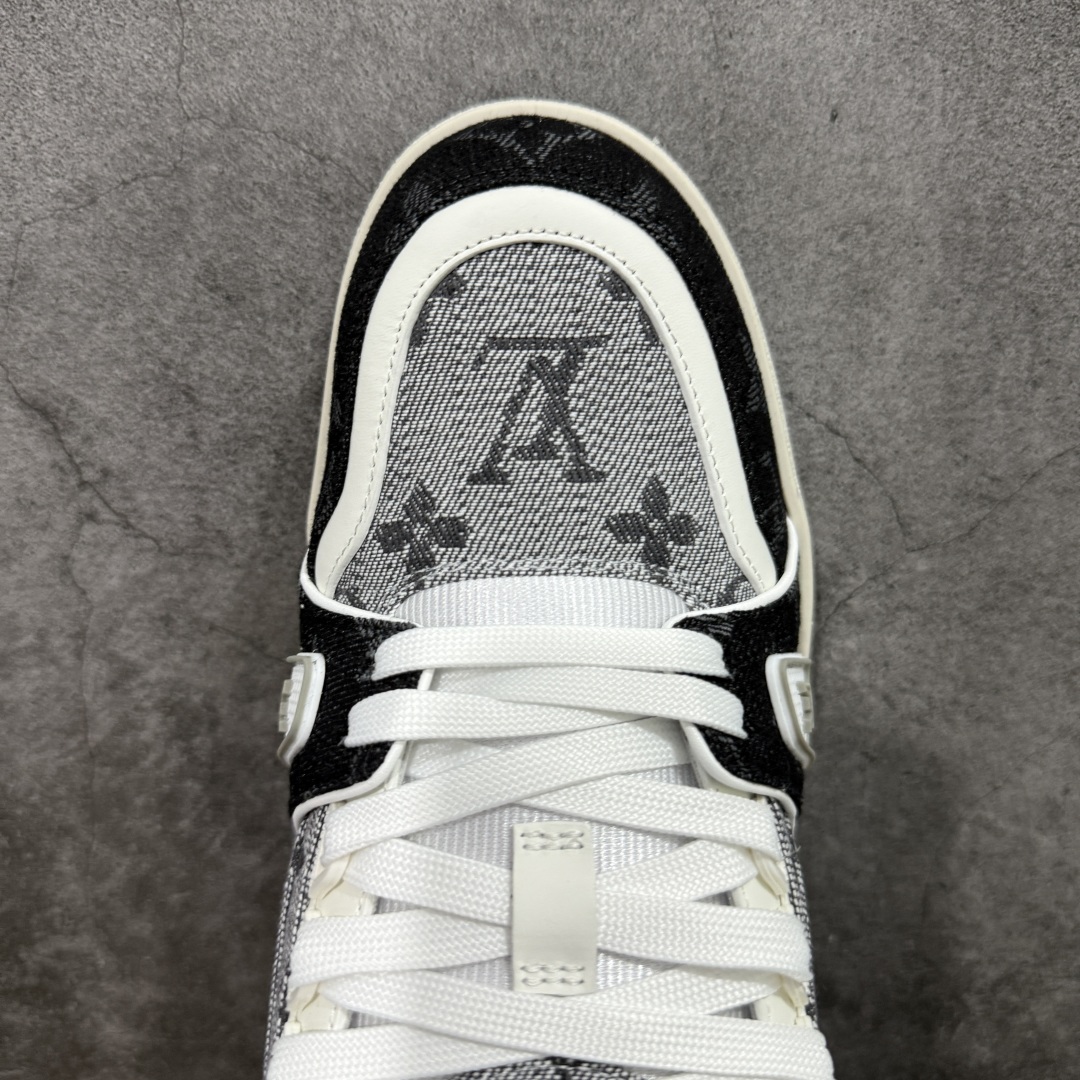 图片[5]-【HS纯原礼盒版福利】 LV Trainer系列高奢运动鞋 新款芯片顶级 潮人必备单品 同步ZP官网空胶工艺 鞋舌、挂饰均镶嵌NFC芯片感应装置 正确胶片断点式设计 中底正确还原原版油印字母比例 1：1原楦格板、楦头、刀磨全新升级！ 独家订制顶级压纹麂皮 原版开模TPU大底 质感原版一致 垫脚聚米微料加透气英伦网布 披靡市场任何版本！细节完美呈现！ 代购指定版本 全新升级最新双盒包装 扫码秒进官网！ 全套包装配件同比原版 尺码： 35-45-选品中心