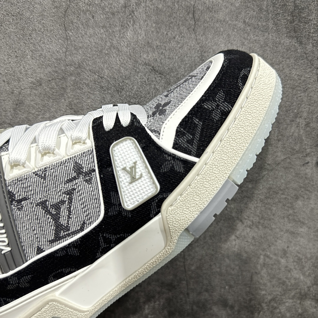 图片[6]-【HS纯原礼盒版福利】 LV Trainer系列高奢运动鞋 新款芯片顶级 潮人必备单品 同步ZP官网空胶工艺 鞋舌、挂饰均镶嵌NFC芯片感应装置 正确胶片断点式设计 中底正确还原原版油印字母比例 1：1原楦格板、楦头、刀磨全新升级！ 独家订制顶级压纹麂皮 原版开模TPU大底 质感原版一致 垫脚聚米微料加透气英伦网布 披靡市场任何版本！细节完美呈现！ 代购指定版本 全新升级最新双盒包装 扫码秒进官网！ 全套包装配件同比原版 尺码： 35-45-选品中心