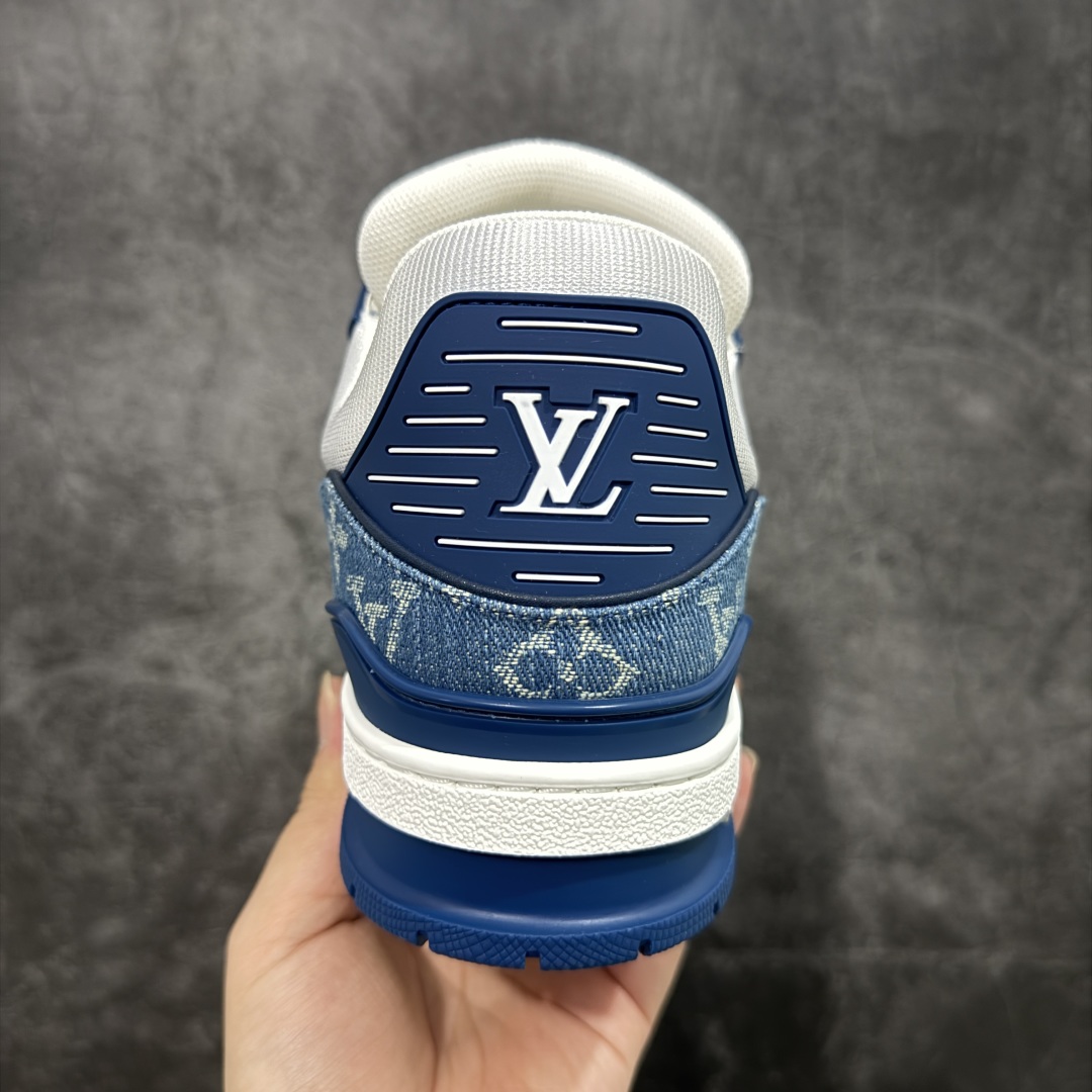 图片[4]-【HS纯原礼盒版福利】 LV Trainer系列高奢运动鞋 新款芯片顶级 潮人必备单品 同步ZP官网空胶工艺 鞋舌、挂饰均镶嵌NFC芯片感应装置 正确胶片断点式设计 中底正确还原原版油印字母比例 1：1原楦格板、楦头、刀磨全新升级！ 独家订制顶级压纹麂皮 原版开模TPU大底 质感原版一致 垫脚聚米微料加透气英伦网布 披靡市场任何版本！细节完美呈现！ 代购指定版本 全新升级最新双盒包装 扫码秒进官网！ 全套包装配件同比原版 尺码： 35-45-选品中心