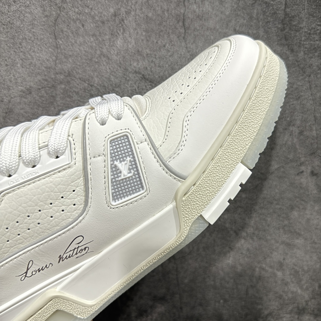 图片[6]-【HS纯原礼盒版福利】 LV Trainer系列高奢运动鞋 新款芯片顶级 潮人必备单品 同步ZP官网空胶工艺 鞋舌、挂饰均镶嵌NFC芯片感应装置 正确胶片断点式设计 中底正确还原原版油印字母比例 1：1原楦格板、楦头、刀磨全新升级！ 独家订制顶级压纹麂皮 原版开模TPU大底 质感原版一致 垫脚聚米微料加透气英伦网布 披靡市场任何版本！细节完美呈现！ 代购指定版本 全新升级最新双盒包装 扫码秒进官网！ 全套包装配件同比原版 尺码： 35-45-选品中心