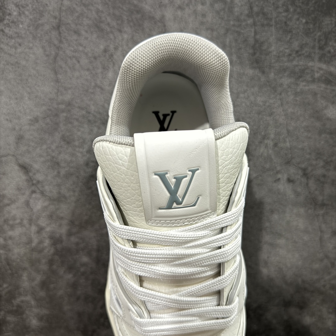 图片[8]-【HS纯原礼盒版福利】 LV Trainer系列高奢运动鞋 新款芯片顶级 潮人必备单品 同步ZP官网空胶工艺 鞋舌、挂饰均镶嵌NFC芯片感应装置 正确胶片断点式设计 中底正确还原原版油印字母比例 1：1原楦格板、楦头、刀磨全新升级！ 独家订制顶级压纹麂皮 原版开模TPU大底 质感原版一致 垫脚聚米微料加透气英伦网布 披靡市场任何版本！细节完美呈现！ 代购指定版本 全新升级最新双盒包装 扫码秒进官网！ 全套包装配件同比原版 尺码： 35-45-选品中心