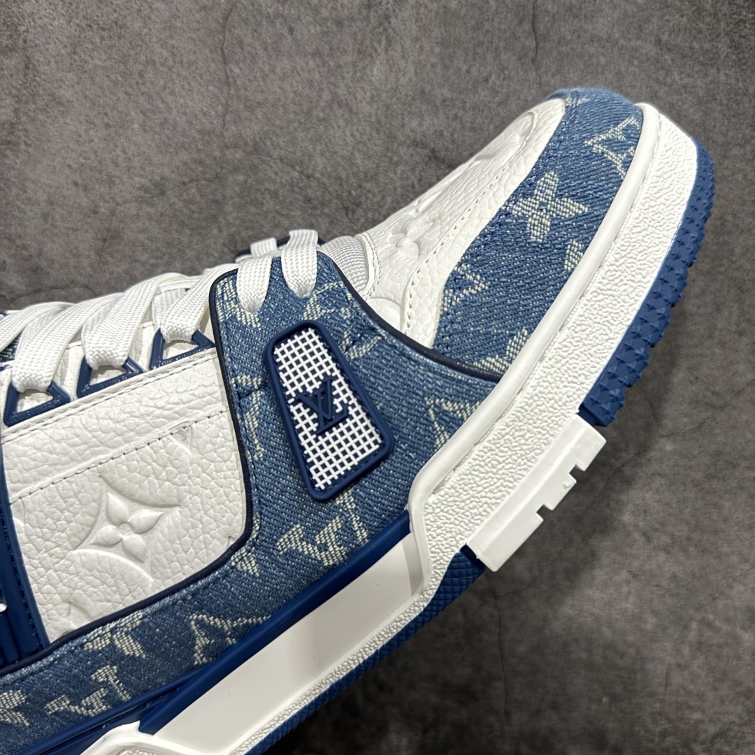 图片[6]-【HS纯原礼盒版福利】 LV Trainer系列高奢运动鞋 新款芯片顶级 潮人必备单品 同步ZP官网空胶工艺 鞋舌、挂饰均镶嵌NFC芯片感应装置 正确胶片断点式设计 中底正确还原原版油印字母比例 1：1原楦格板、楦头、刀磨全新升级！ 独家订制顶级压纹麂皮 原版开模TPU大底 质感原版一致 垫脚聚米微料加透气英伦网布 披靡市场任何版本！细节完美呈现！ 代购指定版本 全新升级最新双盒包装 扫码秒进官网！ 全套包装配件同比原版 尺码： 35-45-选品中心