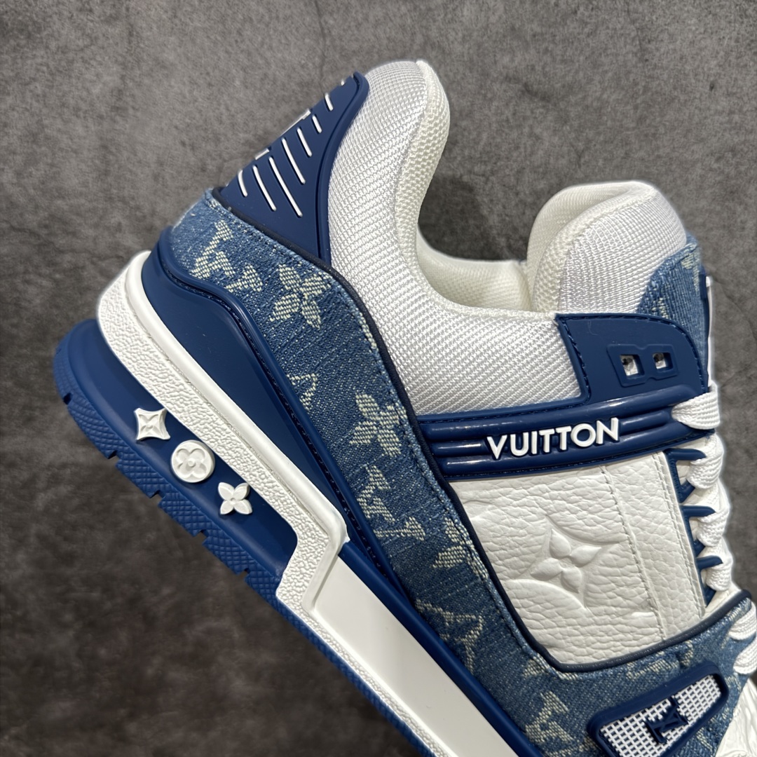 图片[7]-【HS纯原礼盒版福利】 LV Trainer系列高奢运动鞋 新款芯片顶级 潮人必备单品 同步ZP官网空胶工艺 鞋舌、挂饰均镶嵌NFC芯片感应装置 正确胶片断点式设计 中底正确还原原版油印字母比例 1：1原楦格板、楦头、刀磨全新升级！ 独家订制顶级压纹麂皮 原版开模TPU大底 质感原版一致 垫脚聚米微料加透气英伦网布 披靡市场任何版本！细节完美呈现！ 代购指定版本 全新升级最新双盒包装 扫码秒进官网！ 全套包装配件同比原版 尺码： 35-45-选品中心