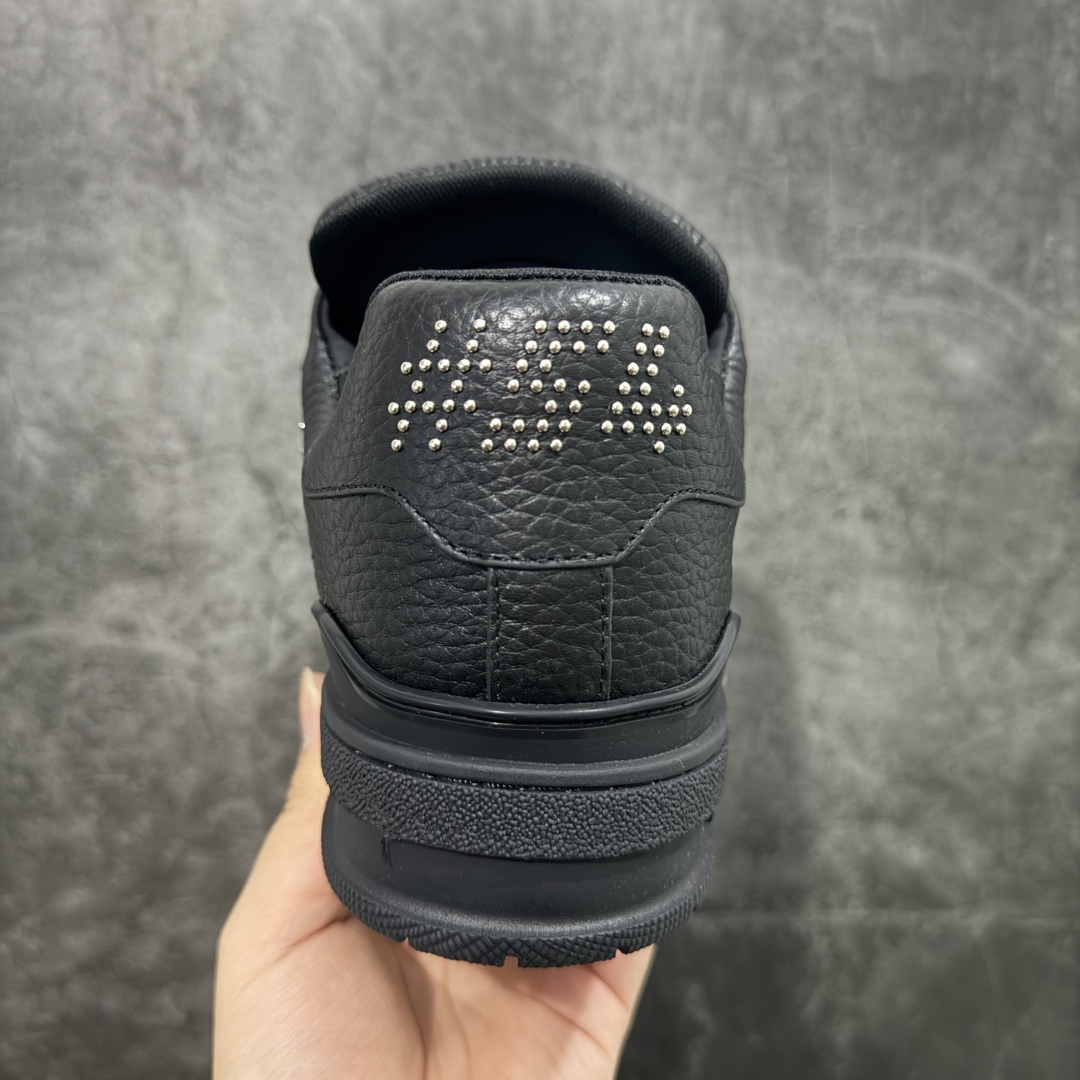 图片[4]-【HS纯原礼盒版福利】 LV Trainer系列高奢运动鞋 新款芯片顶级 潮人必备单品 同步ZP官网空胶工艺 鞋舌、挂饰均镶嵌NFC芯片感应装置 正确胶片断点式设计 中底正确还原原版油印字母比例 1：1原楦格板、楦头、刀磨全新升级！ 独家订制顶级压纹麂皮 原版开模TPU大底 质感原版一致 垫脚聚米微料加透气英伦网布 披靡市场任何版本！细节完美呈现！ 代购指定版本 全新升级最新双盒包装 扫码秒进官网！ 全套包装配件同比原版 尺码： 39-45-选品中心