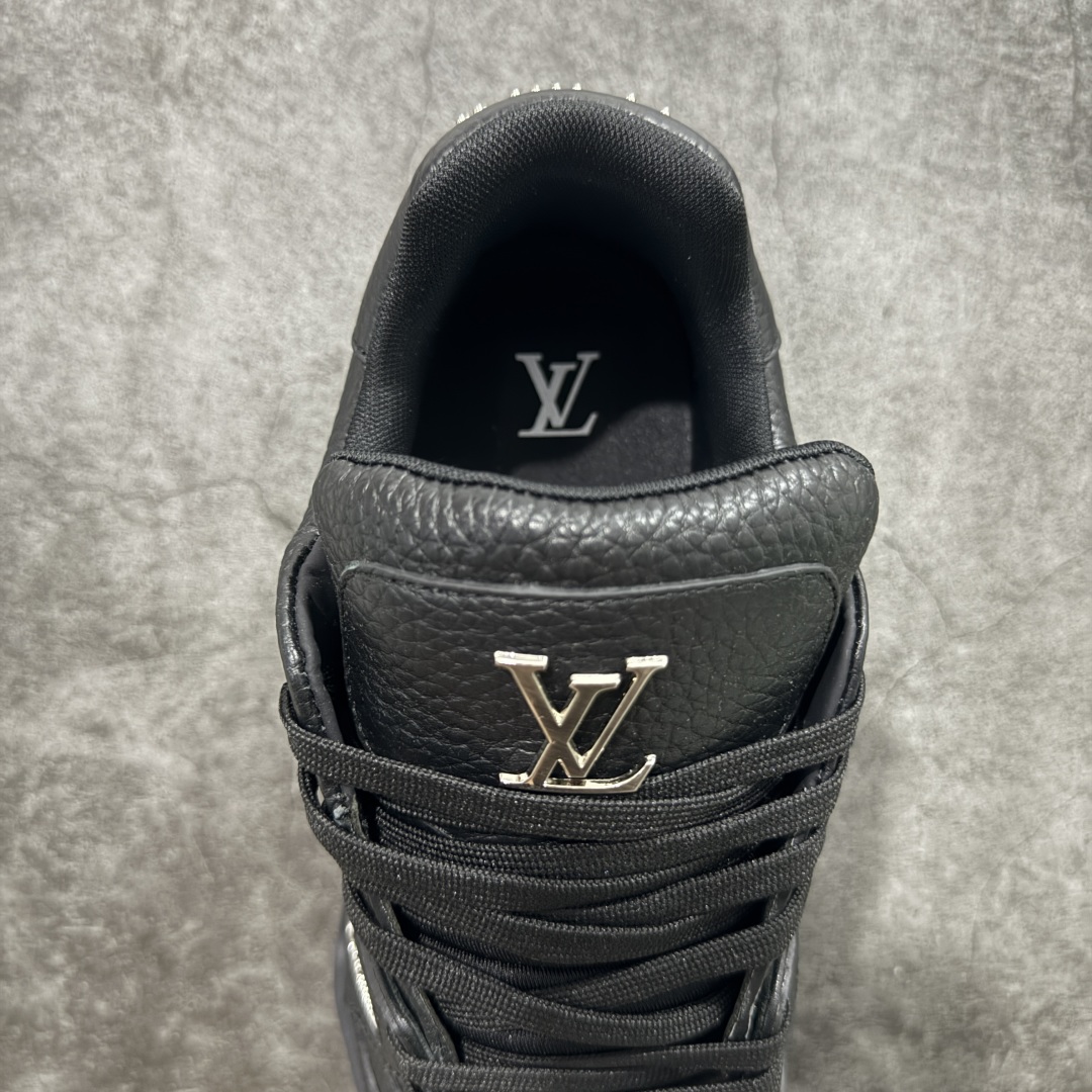 图片[8]-【HS纯原礼盒版福利】 LV Trainer系列高奢运动鞋 新款芯片顶级 潮人必备单品 同步ZP官网空胶工艺 鞋舌、挂饰均镶嵌NFC芯片感应装置 正确胶片断点式设计 中底正确还原原版油印字母比例 1：1原楦格板、楦头、刀磨全新升级！ 独家订制顶级压纹麂皮 原版开模TPU大底 质感原版一致 垫脚聚米微料加透气英伦网布 披靡市场任何版本！细节完美呈现！ 代购指定版本 全新升级最新双盒包装 扫码秒进官网！ 全套包装配件同比原版 尺码： 39-45-选品中心