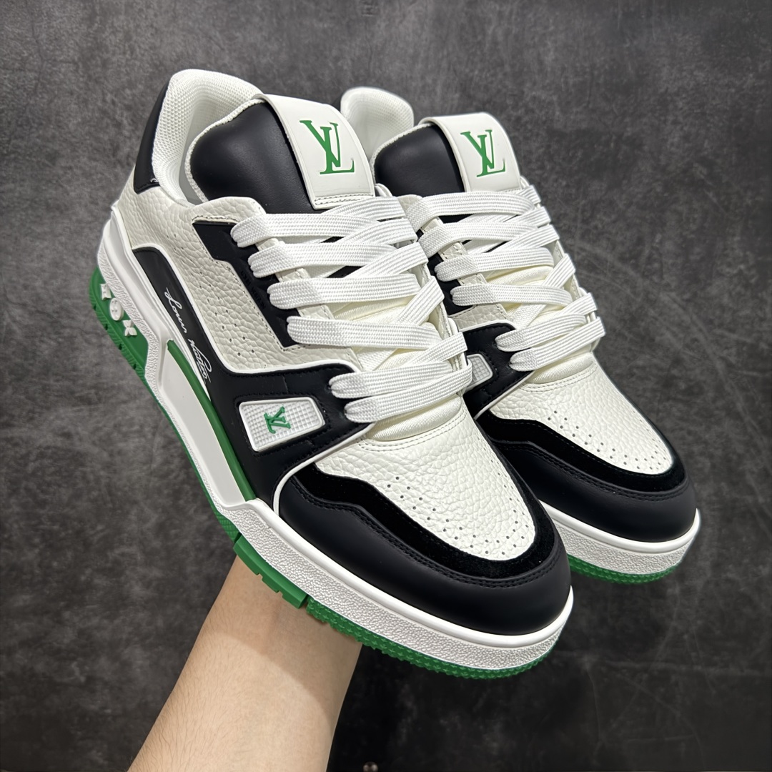 图片[8]-【HS纯原礼盒版福利】 LV Trainer系列高奢运动鞋 新款芯片顶级 潮人必备单品 同步ZP官网空胶工艺 鞋舌、挂饰均镶嵌NFC芯片感应装置 正确胶片断点式设计 中底正确还原原版油印字母比例 1：1原楦格板、楦头、刀磨全新升级！ 独家订制顶级压纹麂皮 原版开模TPU大底 质感原版一致 垫脚聚米微料加透气英伦网布 披靡市场任何版本！细节完美呈现！ 代购指定版本 全新升级最新双盒包装 扫码秒进官网！ 全套包装配件同比原版 尺码： 39-45-选品中心