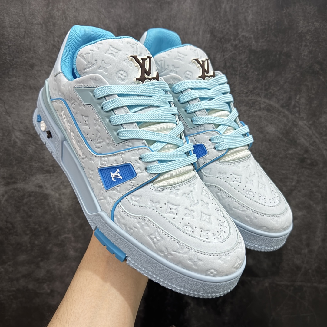 图片[7]-【HS纯原礼盒版福利】 LV Trainer系列高奢运动鞋 新款芯片顶级 潮人必备单品 同步ZP官网空胶工艺 鞋舌、挂饰均镶嵌NFC芯片感应装置 正确胶片断点式设计 中底正确还原原版油印字母比例 1：1原楦格板、楦头、刀磨全新升级！ 独家订制顶级压纹麂皮 原版开模TPU大底 质感原版一致 垫脚聚米微料加透气英伦网布 披靡市场任何版本！细节完美呈现！ 代购指定版本 全新升级最新双盒包装 扫码秒进官网！ 全套包装配件同比原版 尺码： 39-45-选品中心