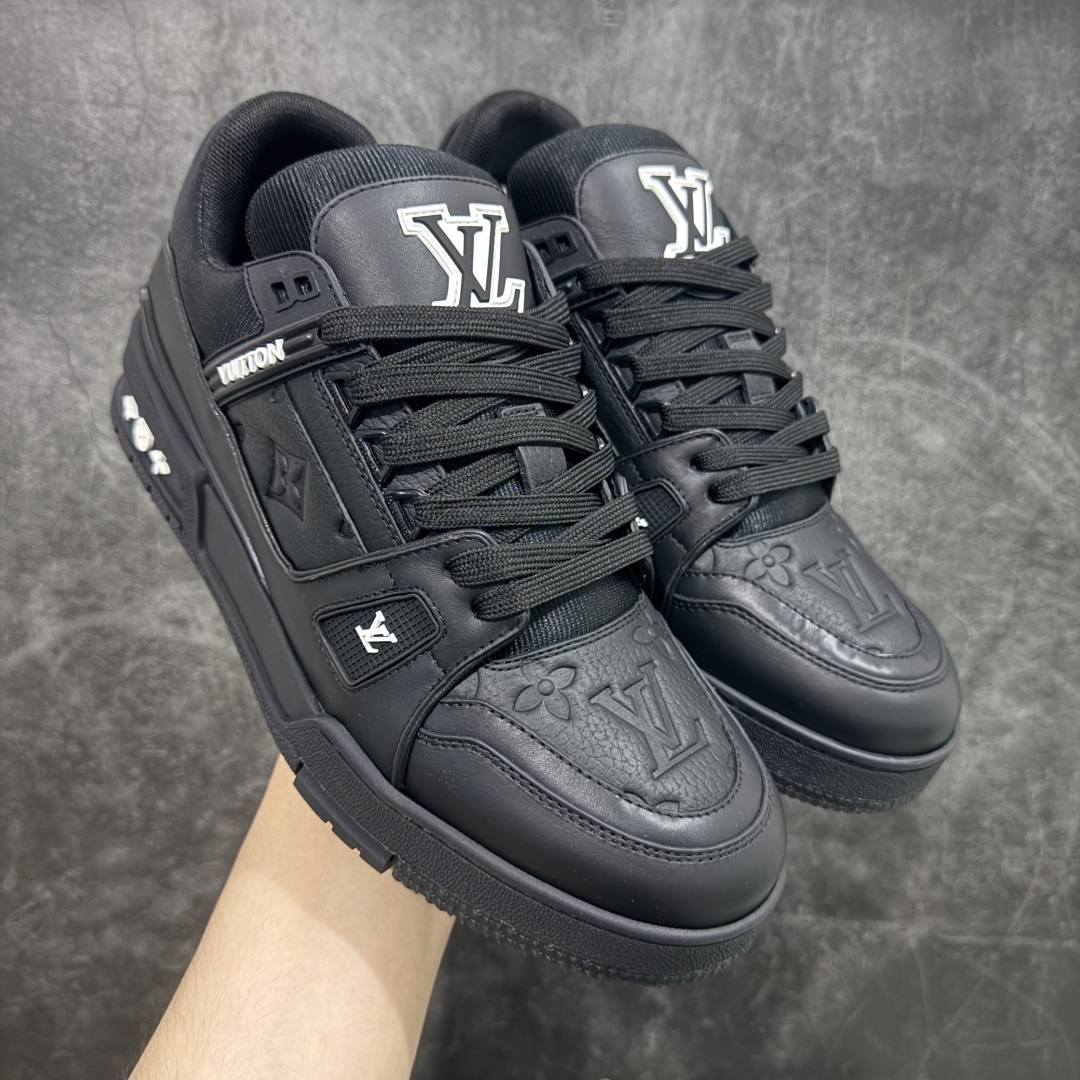 图片[20]-【HS纯原礼盒版福利】 LV Trainer系列高奢运动鞋 新款芯片顶级 潮人必备单品 同步ZP官网空胶工艺 鞋舌、挂饰均镶嵌NFC芯片感应装置 正确胶片断点式设计 中底正确还原原版油印字母比例 1：1原楦格板、楦头、刀磨全新升级！ 独家订制顶级压纹麂皮 原版开模TPU大底 质感原版一致 垫脚聚米微料加透气英伦网布 披靡市场任何版本！细节完美呈现！ 代购指定版本 全新升级最新双盒包装 扫码秒进官网！ 全套包装配件同比原版 尺码： 39-45-选品中心