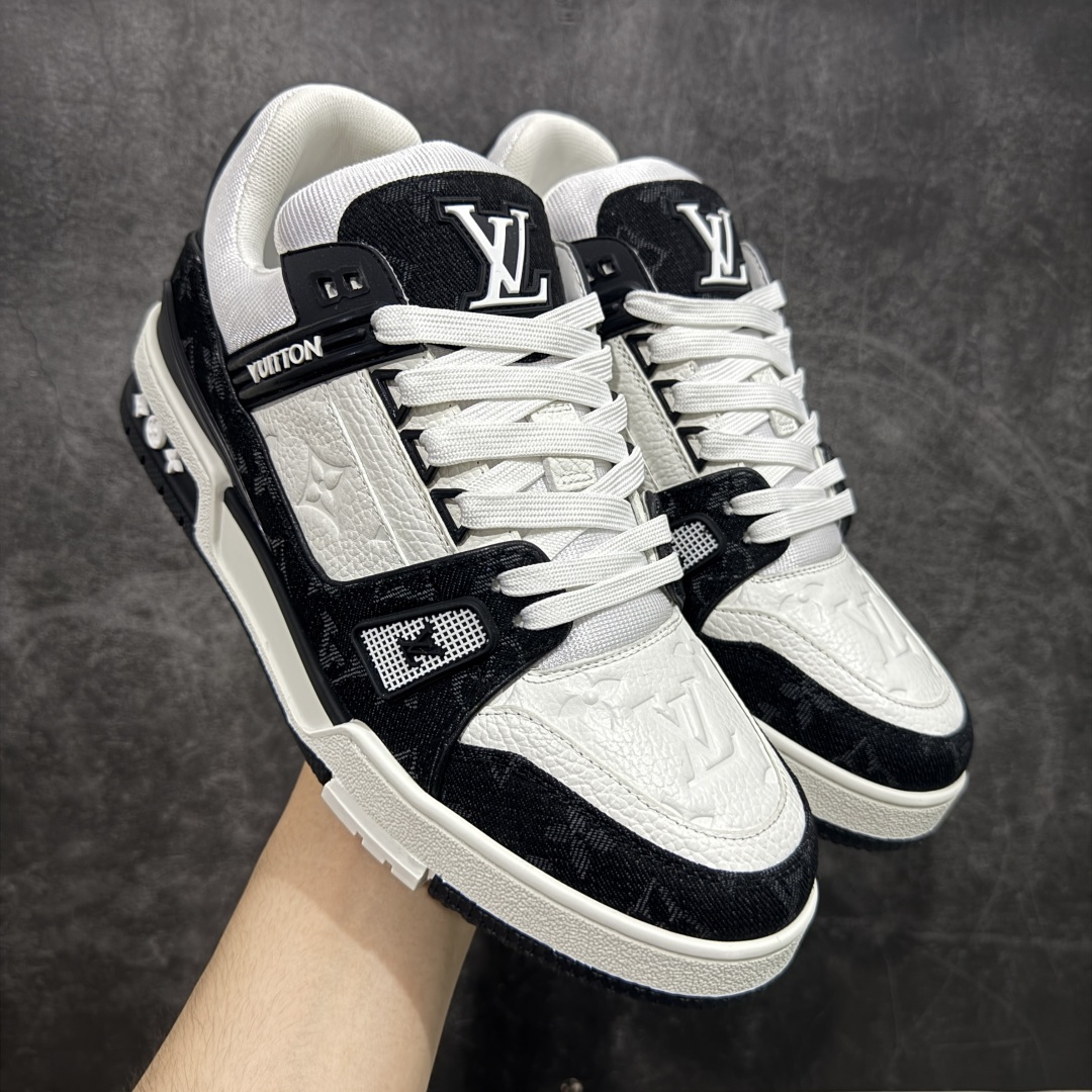 图片[18]-【HS纯原礼盒版福利】 LV Trainer系列高奢运动鞋 新款芯片顶级 潮人必备单品 同步ZP官网空胶工艺 鞋舌、挂饰均镶嵌NFC芯片感应装置 正确胶片断点式设计 中底正确还原原版油印字母比例 1：1原楦格板、楦头、刀磨全新升级！ 独家订制顶级压纹麂皮 原版开模TPU大底 质感原版一致 垫脚聚米微料加透气英伦网布 披靡市场任何版本！细节完美呈现！ 代购指定版本 全新升级最新双盒包装 扫码秒进官网！ 全套包装配件同比原版 尺码： 39-45-选品中心
