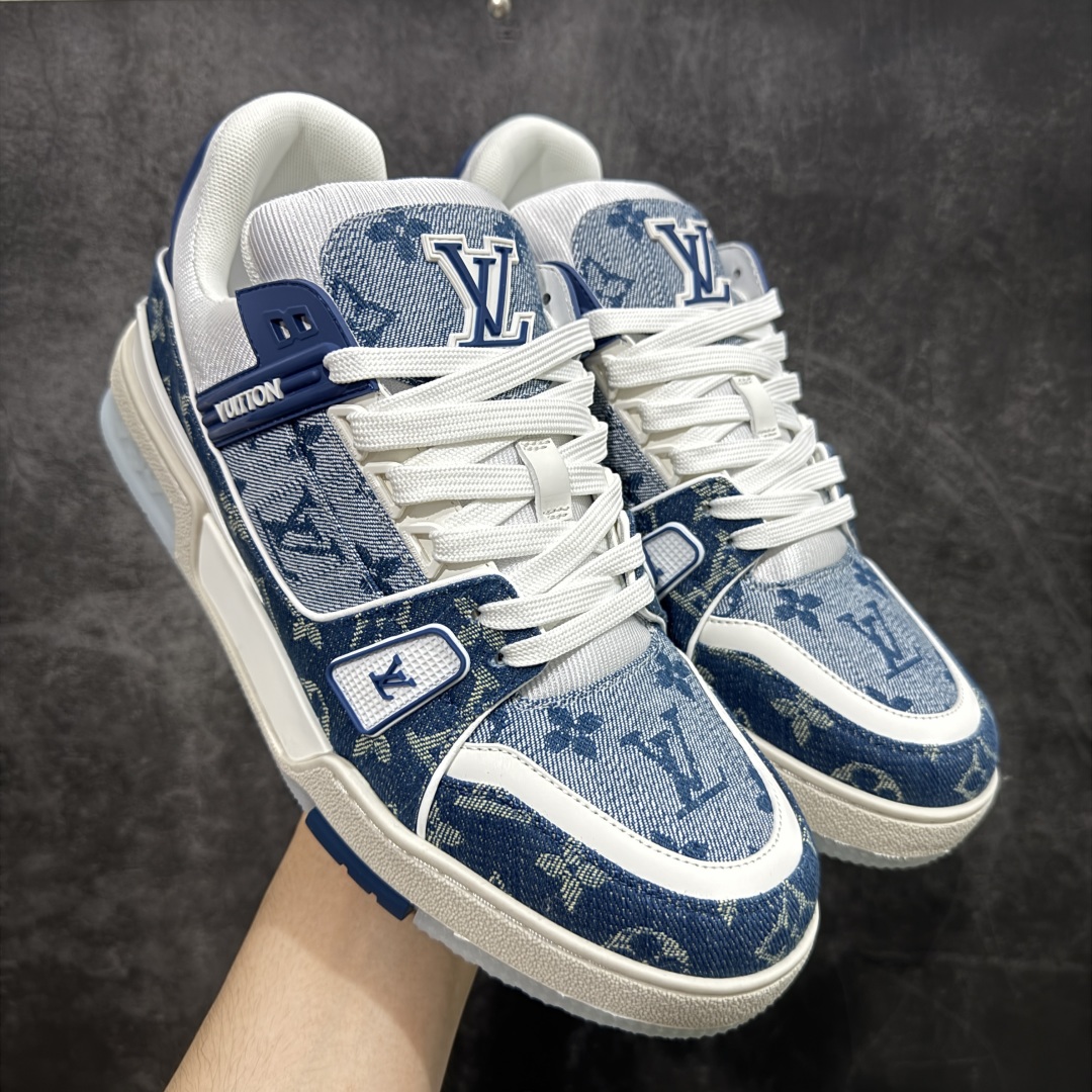 图片[5]-【HS纯原礼盒版福利】 LV Trainer系列高奢运动鞋 新款芯片顶级 潮人必备单品 同步ZP官网空胶工艺 鞋舌、挂饰均镶嵌NFC芯片感应装置 正确胶片断点式设计 中底正确还原原版油印字母比例 1：1原楦格板、楦头、刀磨全新升级！ 独家订制顶级压纹麂皮 原版开模TPU大底 质感原版一致 垫脚聚米微料加透气英伦网布 披靡市场任何版本！细节完美呈现！ 代购指定版本 全新升级最新双盒包装 扫码秒进官网！ 全套包装配件同比原版 尺码： 39-45-选品中心