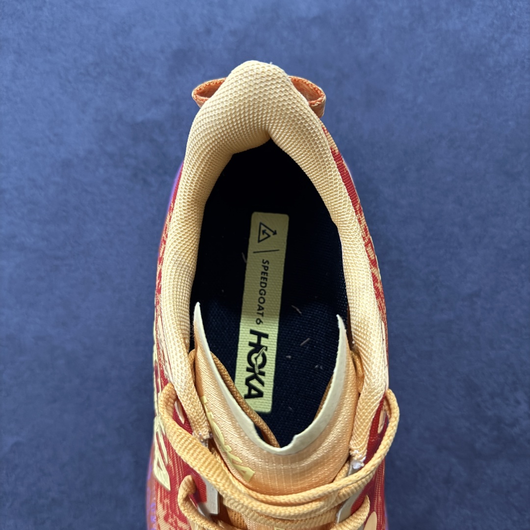 图片[7]-【公司级】HOKA ONE ONE SpeedGoat 6(飞速羚羊6)飞速羚羊系列的第六代越野跑鞋男女士运动鞋 鞋款采用动态鞋面与内部支撑系统，并搭载HOKA久经考验的缓震性能和拥有超强抓地力的大底，为跑者提供轻盈舒适的脚感，帮助他们轻松飞越磨合期。无论是应对日常训练还是奔赴越野比赛，这双SPEEDGOAT 6都能成为越野爱好者们的理想之选。与此同时，SG6延续了该系列轻量化设计的核心理念，搭载CMEVA缓震中底，使之成为迄今为止重量更轻、响应更迅速的飞速羚羊鞋款。鞋款所搭载的VIBRAM® MEGAGRIP大底采用鲨齿技术，为跑者提供强大的抓地力，无论在潮湿还是干燥的路面上，都能自如应对。受到羊蹄柔韧特性的启发，SG6采用了5毫米的足底凸耳设计，在有效防滑和贴合路面的同时，使足部转向更加灵敏。这些由VIBRAM®科技带来的性能提升，赋予SPEEDGOAT 6十足的底气，只为帮助跑者从容驾驭各种越野路况。 尺码：36-46含半码-选品中心