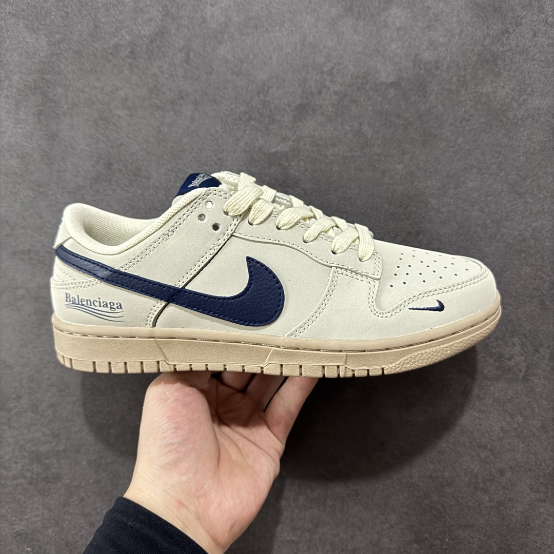  
【定制版】海外爆款限量发售！高端定制Nike SB Dunk Low 巴黎世家联名---浅棕深蓝勾 