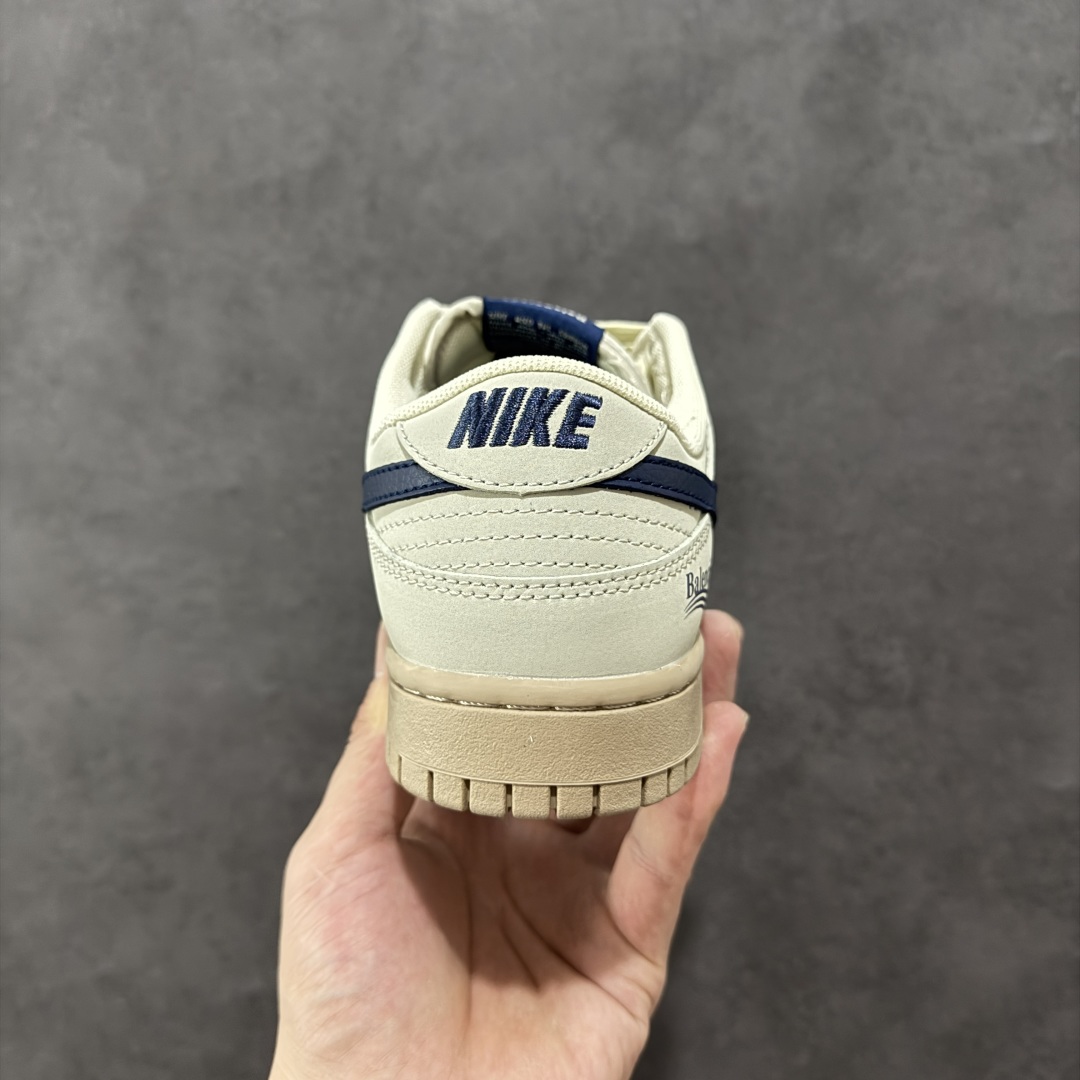  
【定制版】海外爆款限量发售！高端定制Nike SB Dunk Low 巴黎世家联名---浅棕深蓝勾 