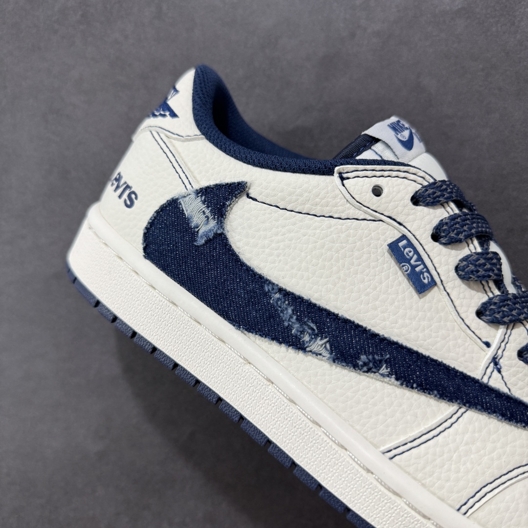 图片[6]-【定制版】Travis Scott x Fragment Design x Air Jordan 1 Low OG SP AJ1 乔1 李维斯联名 低帮文化休闲板鞋 LE2436-136  #多方联名合作融合了Travis Scott 独特的音乐风格，藤原浩个性的设计风格以及Jordan品牌的经典元素 使其成为一双具有独特身份和价值的鞋子 清新而立体的外观加上联名标识更突出了其独特身份 这种配色方案显示出活力和时尚感 在视觉上引人注目 鞋身的质感和细腻的细节处理使其显得高端而格调十足 这款“倒钩”联名是设计与创意完美结合 融合多方的个性风格是一款备受瞩目的潮流鞋款  尺码：36 36.5 37.5 38 38.5 39 40 40.5 41 42 42.5 43 44 44.5 45-选品中心