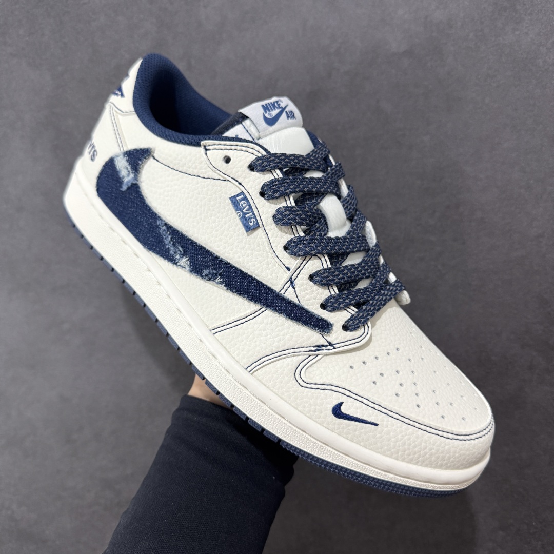 图片[3]-【定制版】Travis Scott x Fragment Design x Air Jordan 1 Low OG SP AJ1 乔1 李维斯联名 低帮文化休闲板鞋 LE2436-136  #多方联名合作融合了Travis Scott 独特的音乐风格，藤原浩个性的设计风格以及Jordan品牌的经典元素 使其成为一双具有独特身份和价值的鞋子 清新而立体的外观加上联名标识更突出了其独特身份 这种配色方案显示出活力和时尚感 在视觉上引人注目 鞋身的质感和细腻的细节处理使其显得高端而格调十足 这款“倒钩”联名是设计与创意完美结合 融合多方的个性风格是一款备受瞩目的潮流鞋款  尺码：36 36.5 37.5 38 38.5 39 40 40.5 41 42 42.5 43 44 44.5 45-选品中心