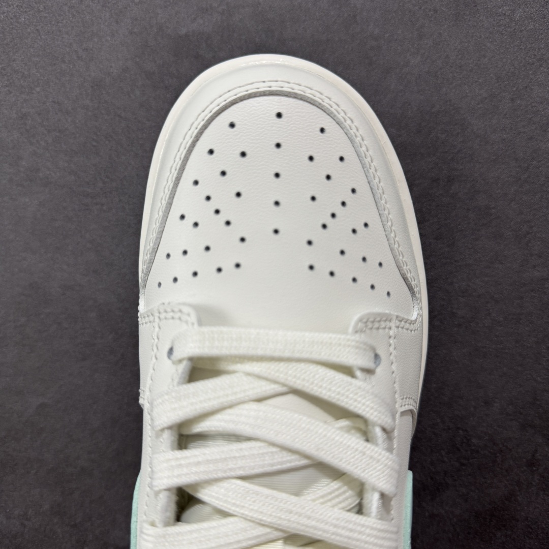 【YC纯原】NK Dunk Low 薄荷曼波 WC0212-017
当杏仁奶白拥抱一缕薄荷蓝的风,