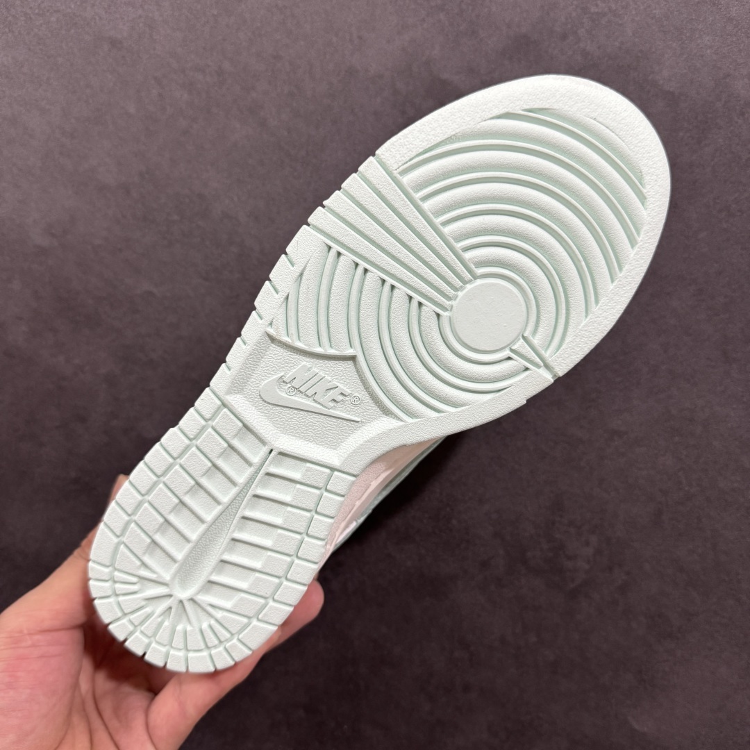 【YC纯原】NK Dunk Low 薄荷曼波 WC0212-017
当杏仁奶白拥抱一缕薄荷蓝的风,